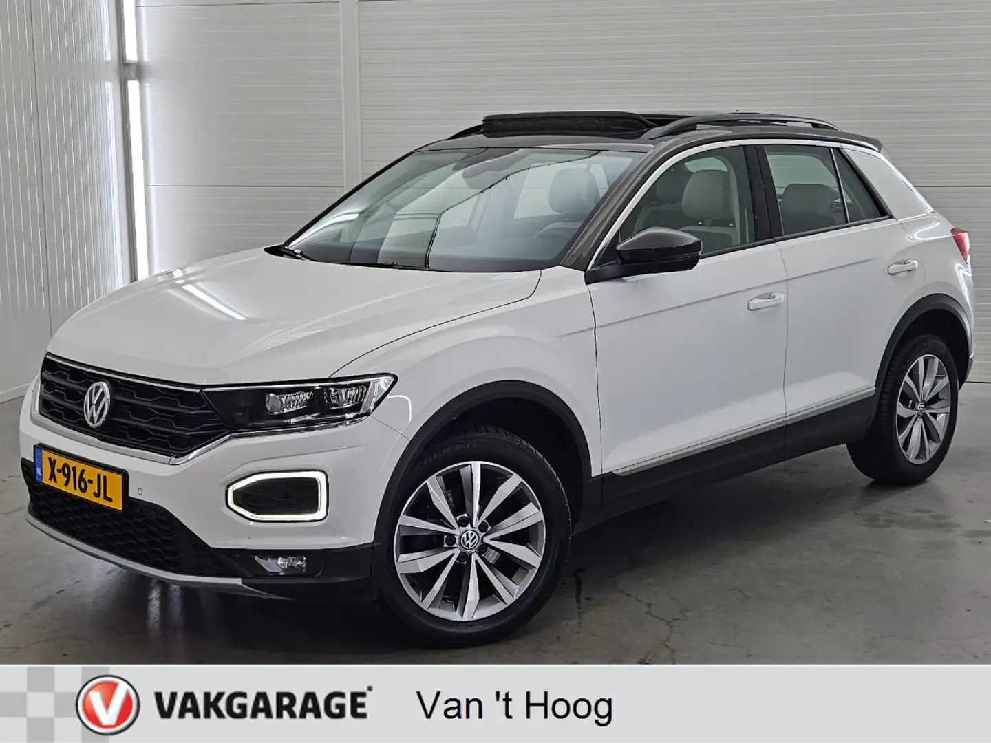 Volkswagen T-Roc 1.5 TSI Sport Business R Panoramadak Wit - 1