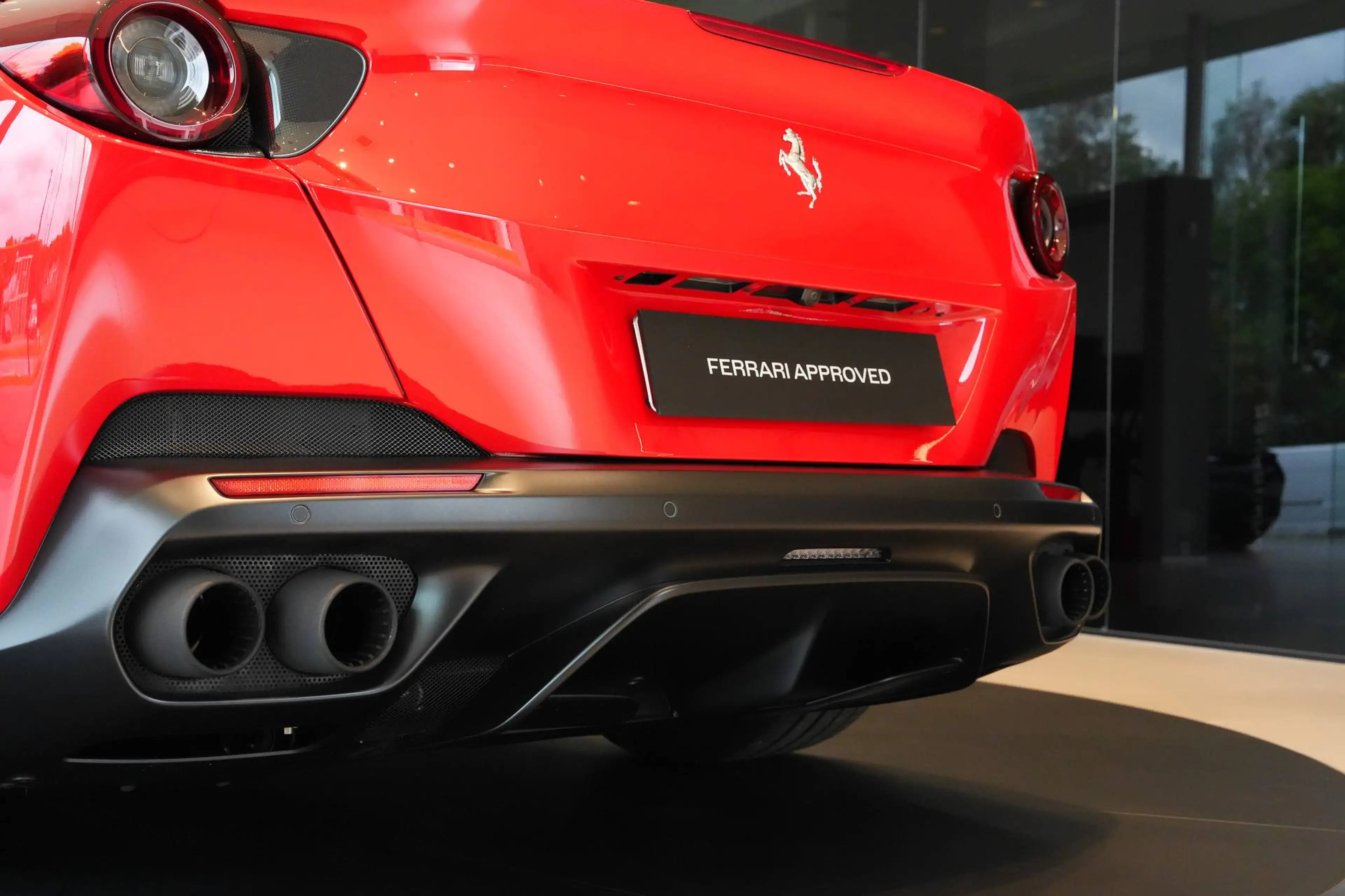 Ferrari Portofino Bicolor Roof | Full Carbon | Passenger Display — photo 10