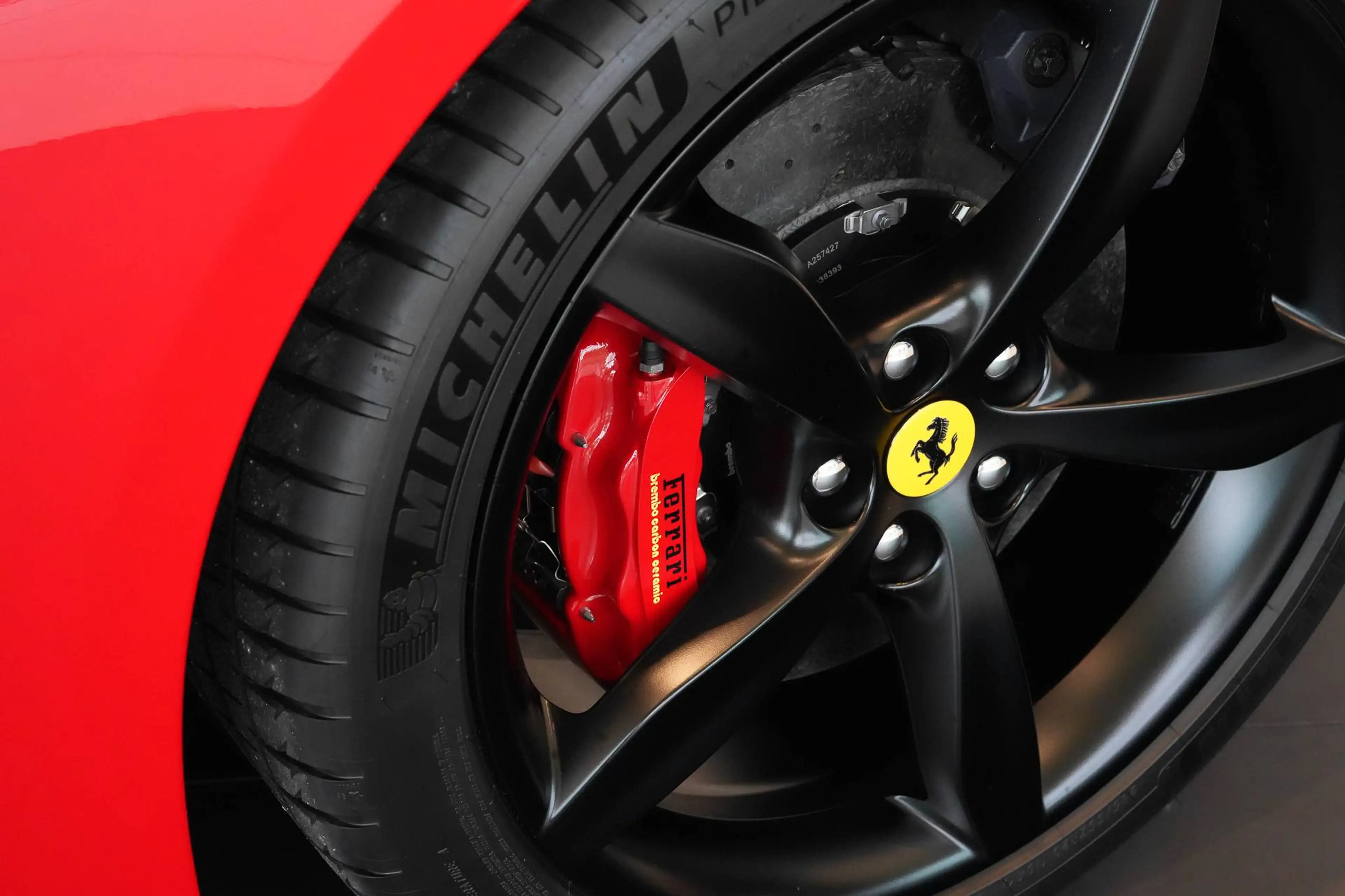 Ferrari Portofino Bicolor Roof | Full Carbon | Passenger Display — photo 14