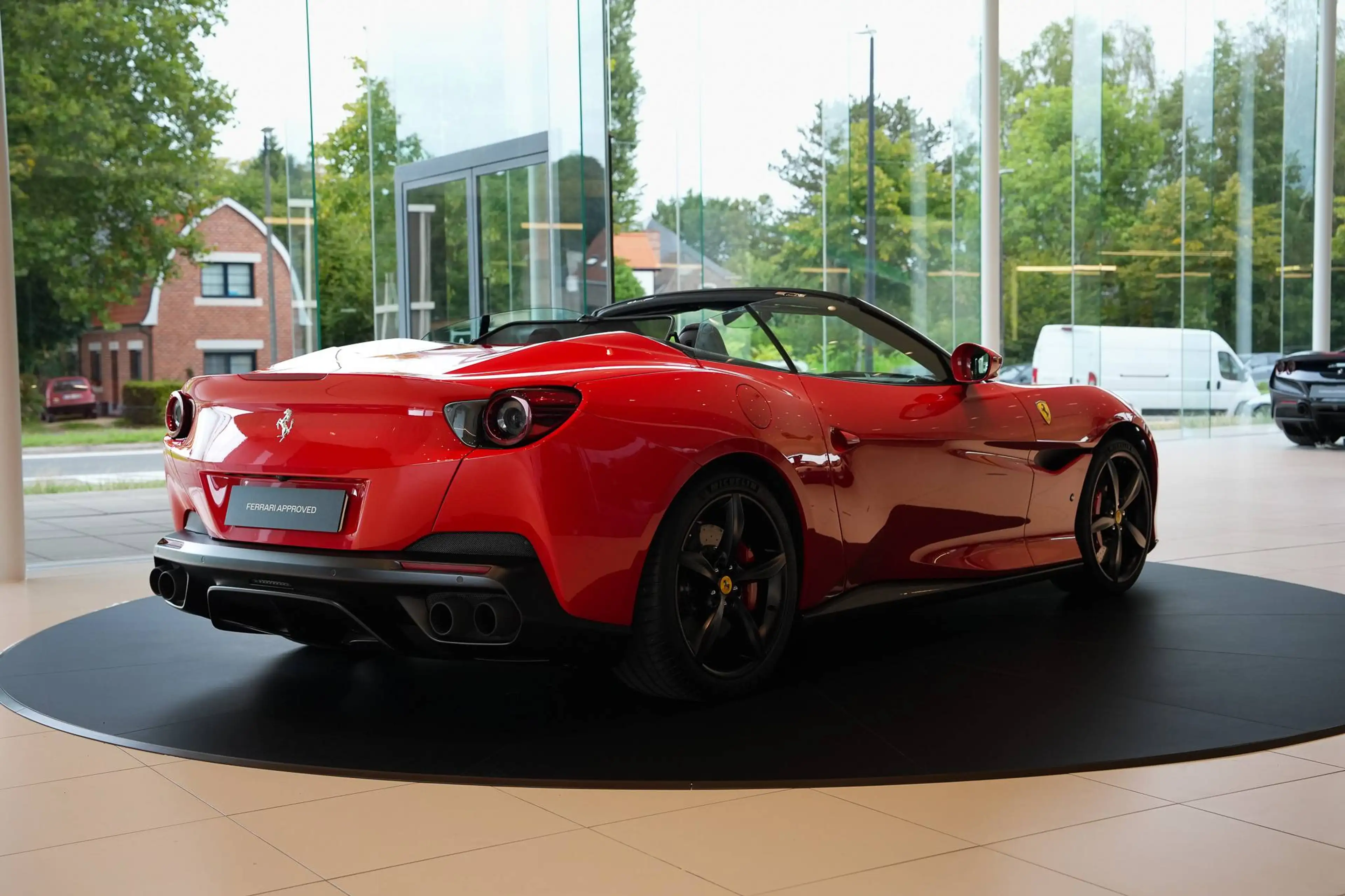 Ferrari Portofino Bicolor Roof | Full Carbon | Passenger Display — photo 4