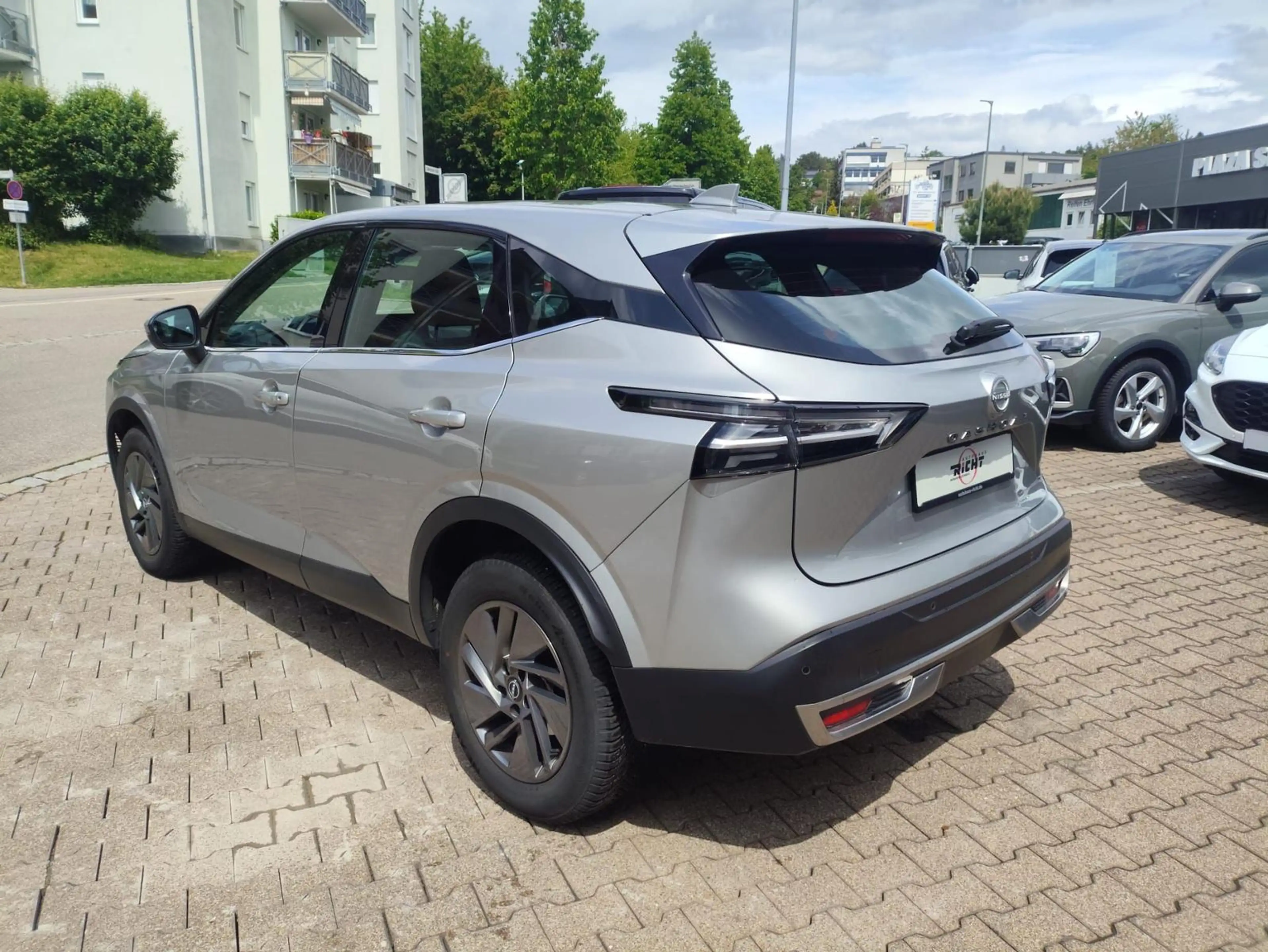 Nissan Qashqai 1.3 DIG-T Acenta Navi Beh. Front 360° SHZ — photo 6