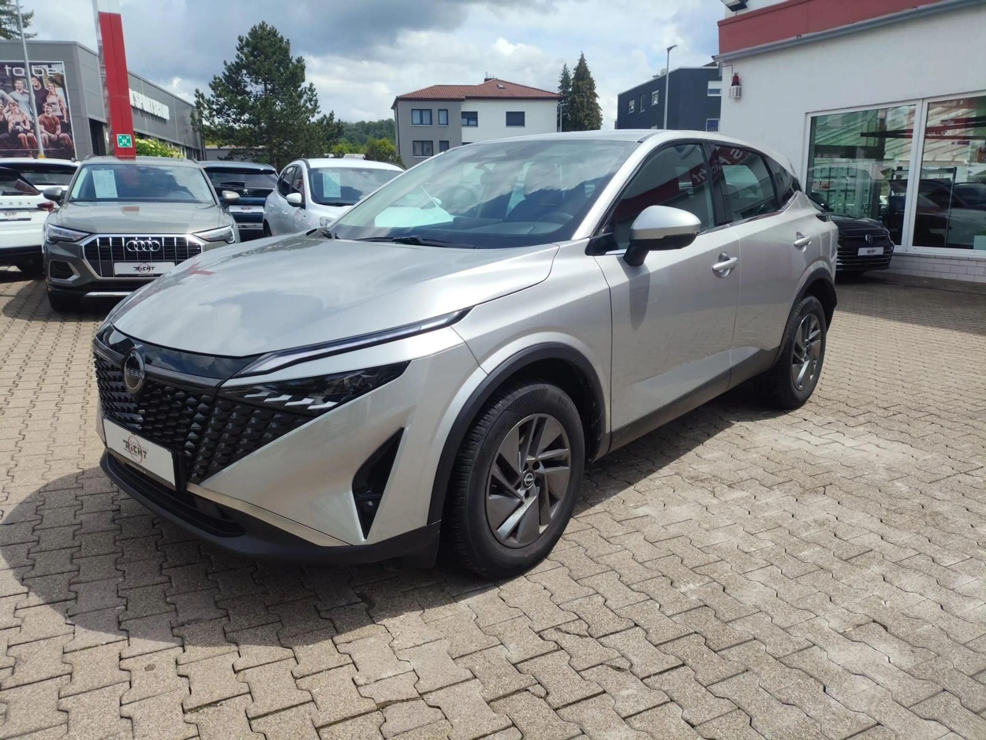 Nissan Qashqai 1.3 DIG-T Acenta Navi Beh. Front 360° SHZ — photo 3