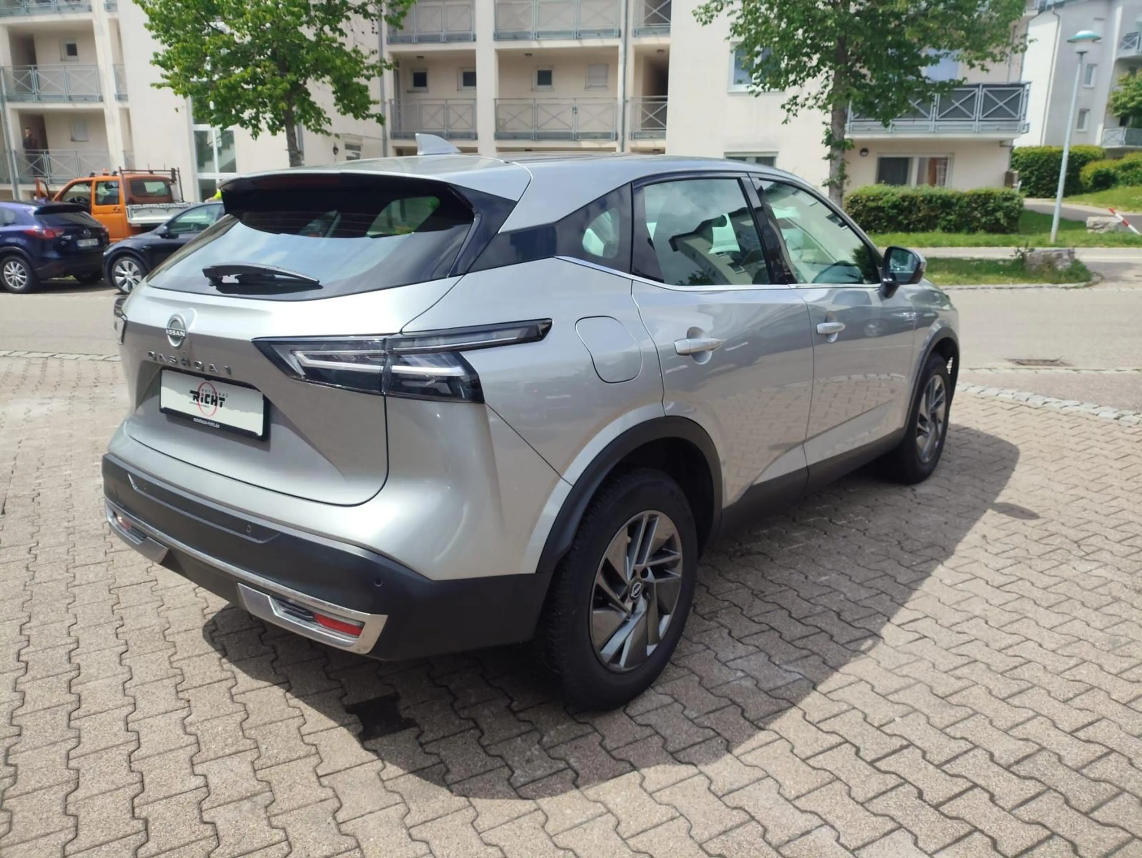 Nissan Qashqai 1.3 DIG-T Acenta Navi Beh. Front 360° SHZ — photo 5