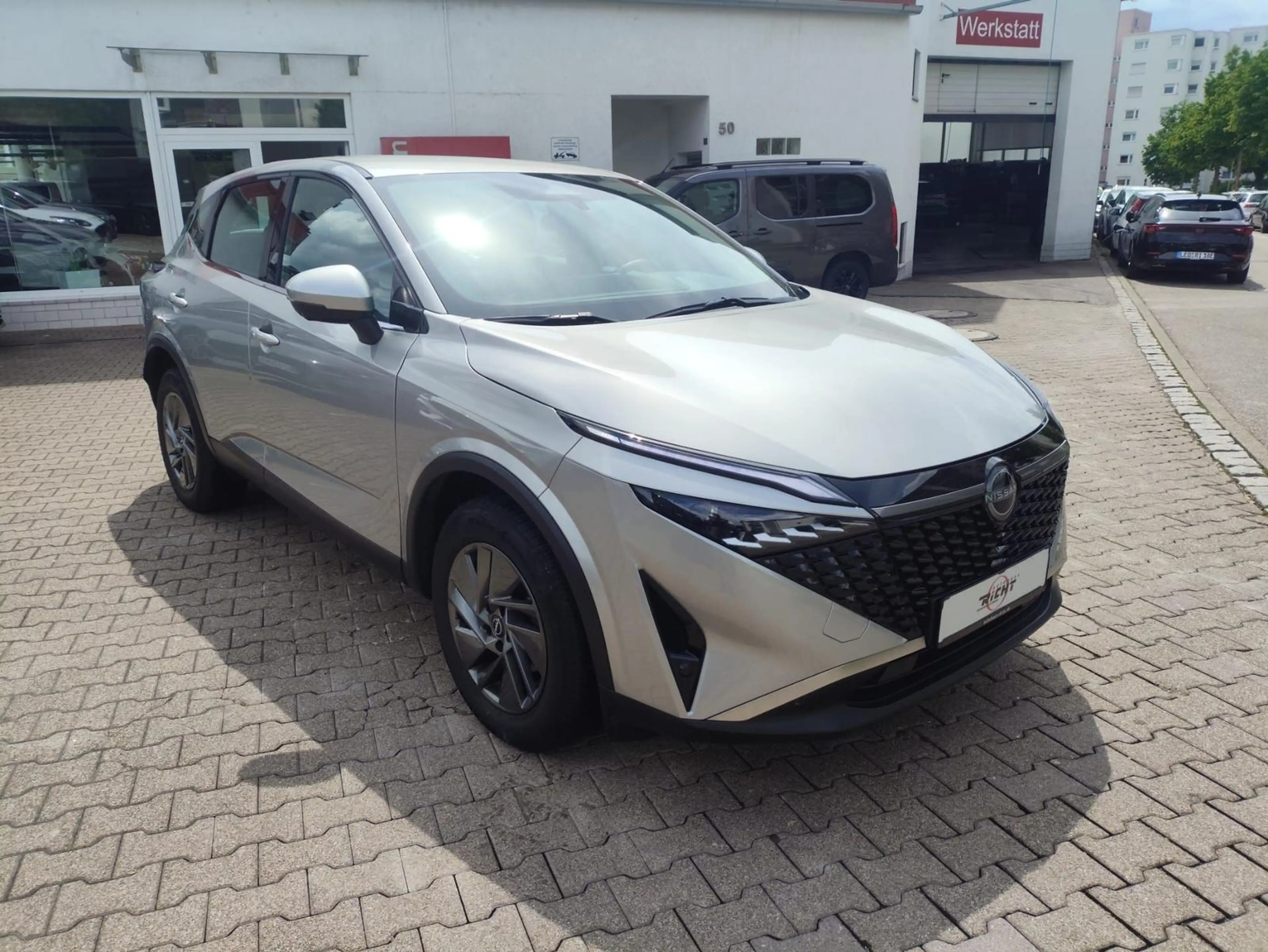 Nissan Qashqai 1.3 DIG-T Acenta Navi Beh. Front 360° SHZ — photo 4