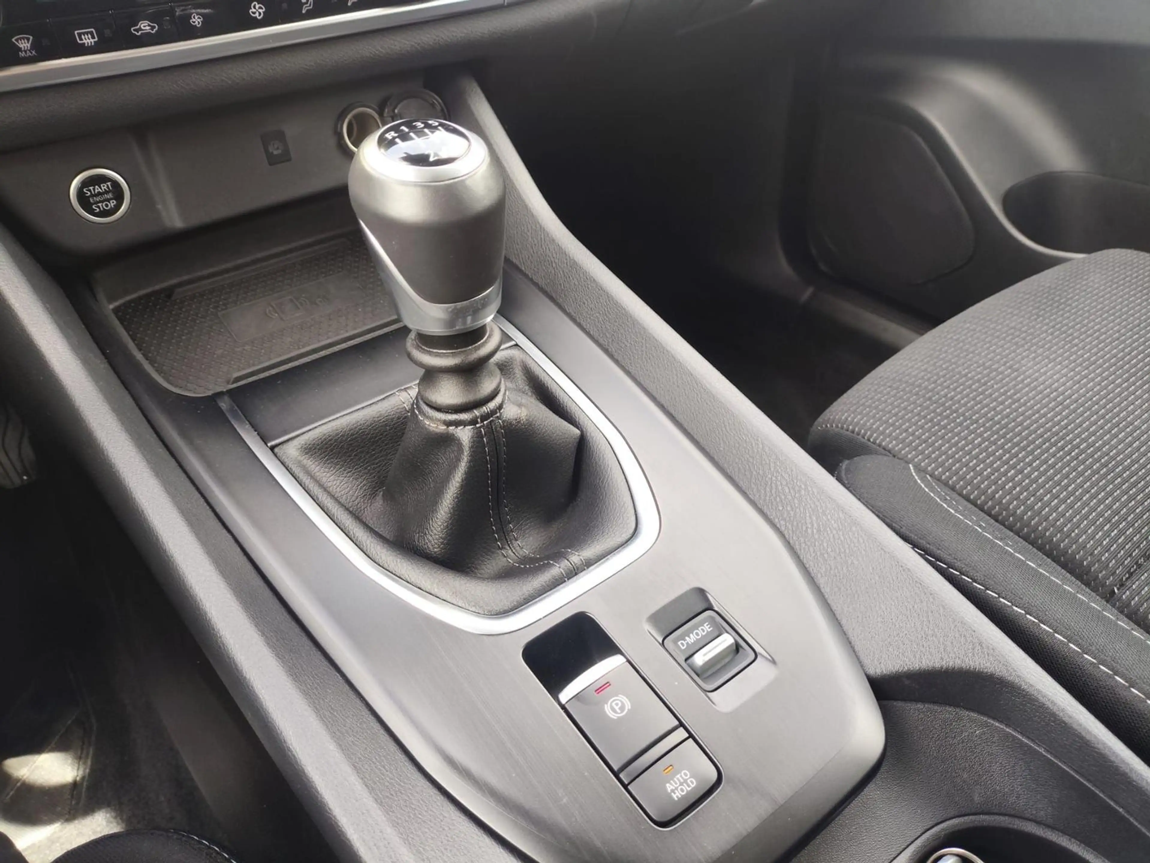 Nissan Qashqai 1.3 DIG-T Acenta Navi Beh. Front 360° SHZ — photo 15