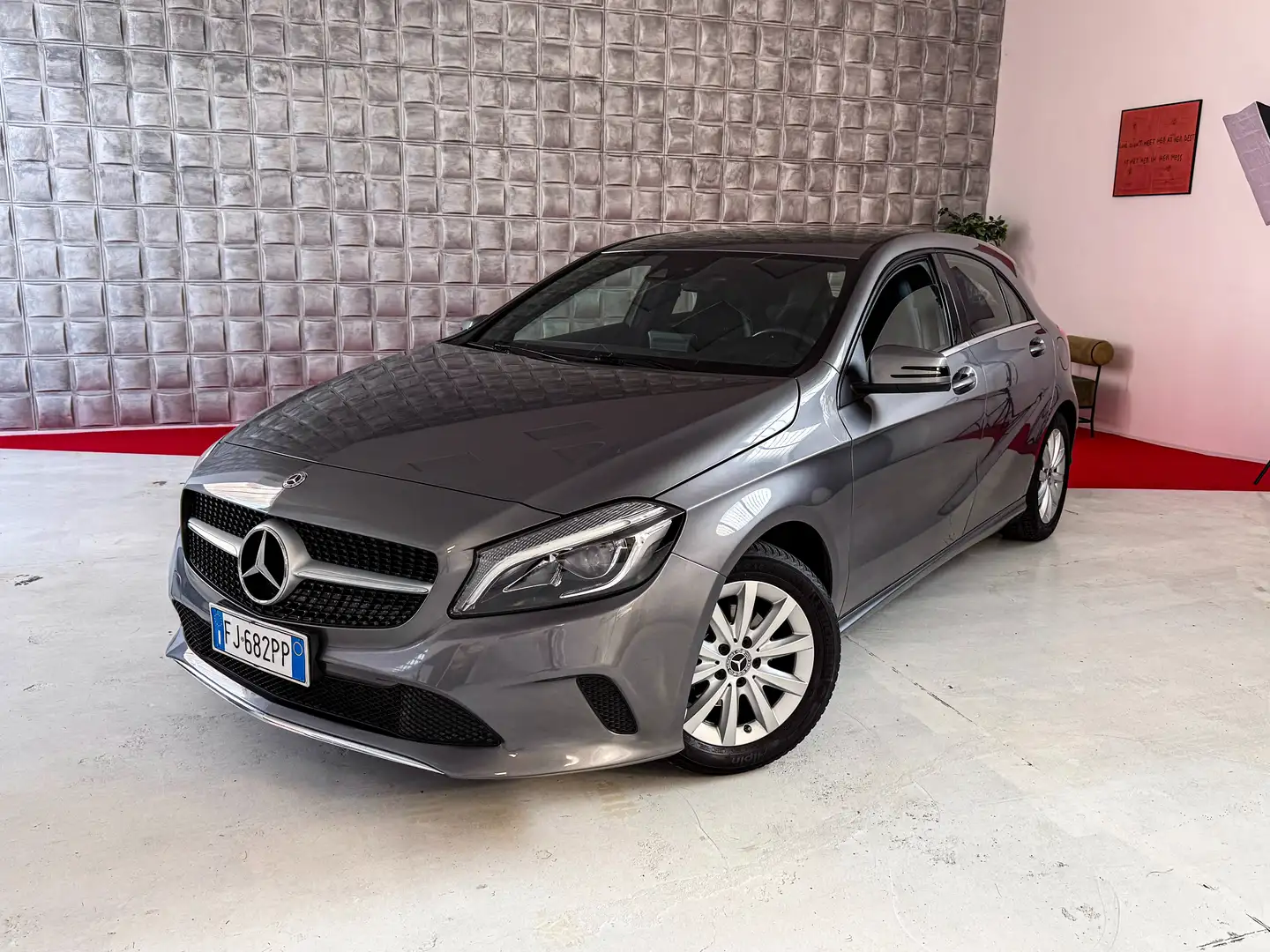 Mercedes-Benz A 180 W176 d Sport Activity edition auto Grau - 1