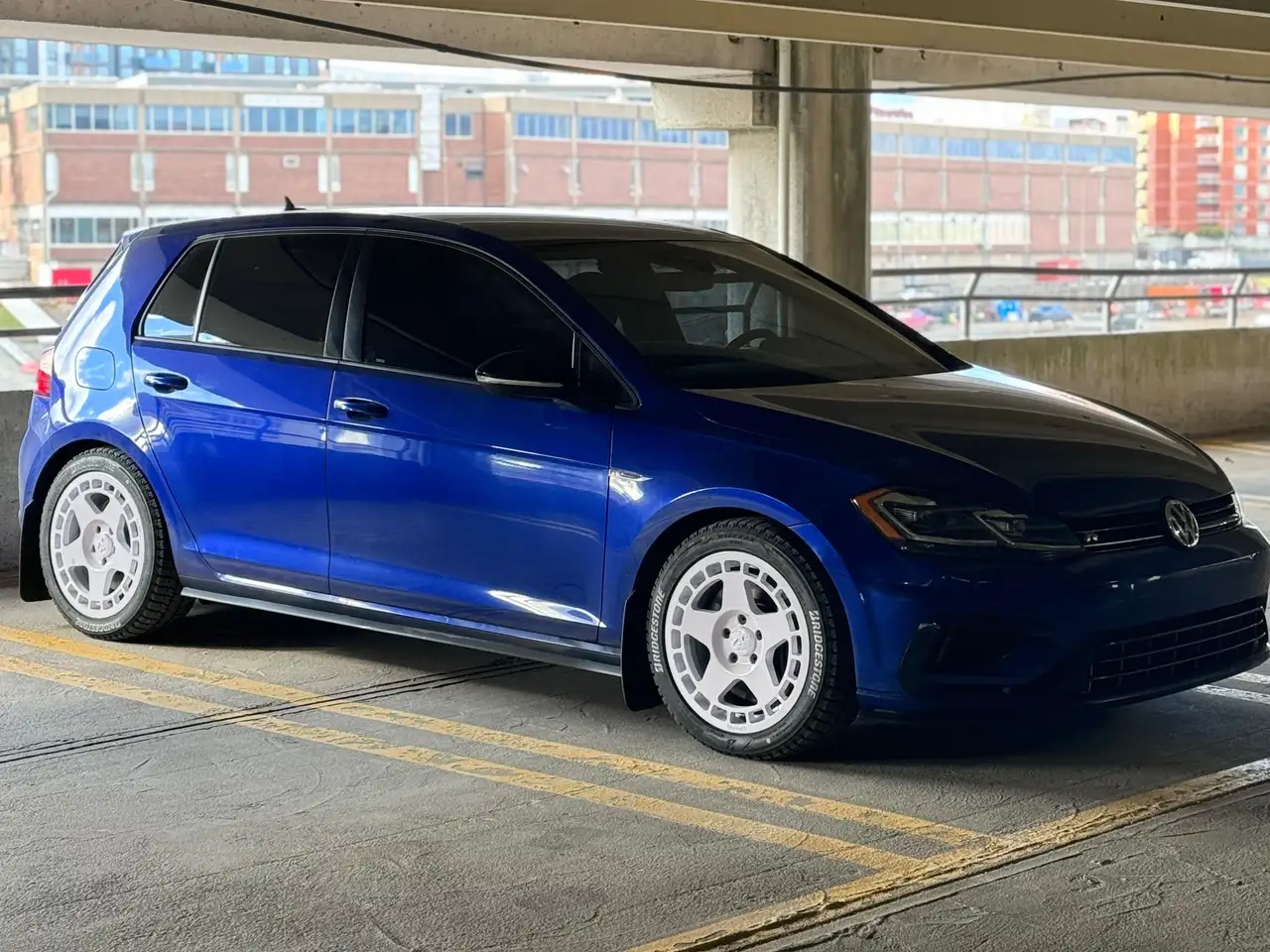 Volkswagen Golf R снимка Volkswagen Golf R