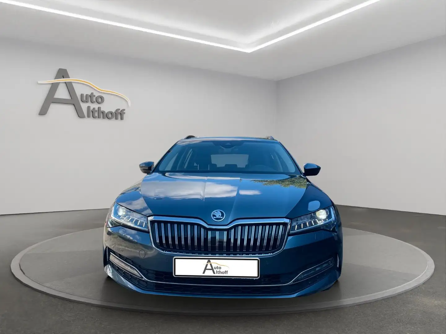 Skoda Superb Combi Style 4x4 LED KAM SHZ ACC NAV SMART Grau - 2
