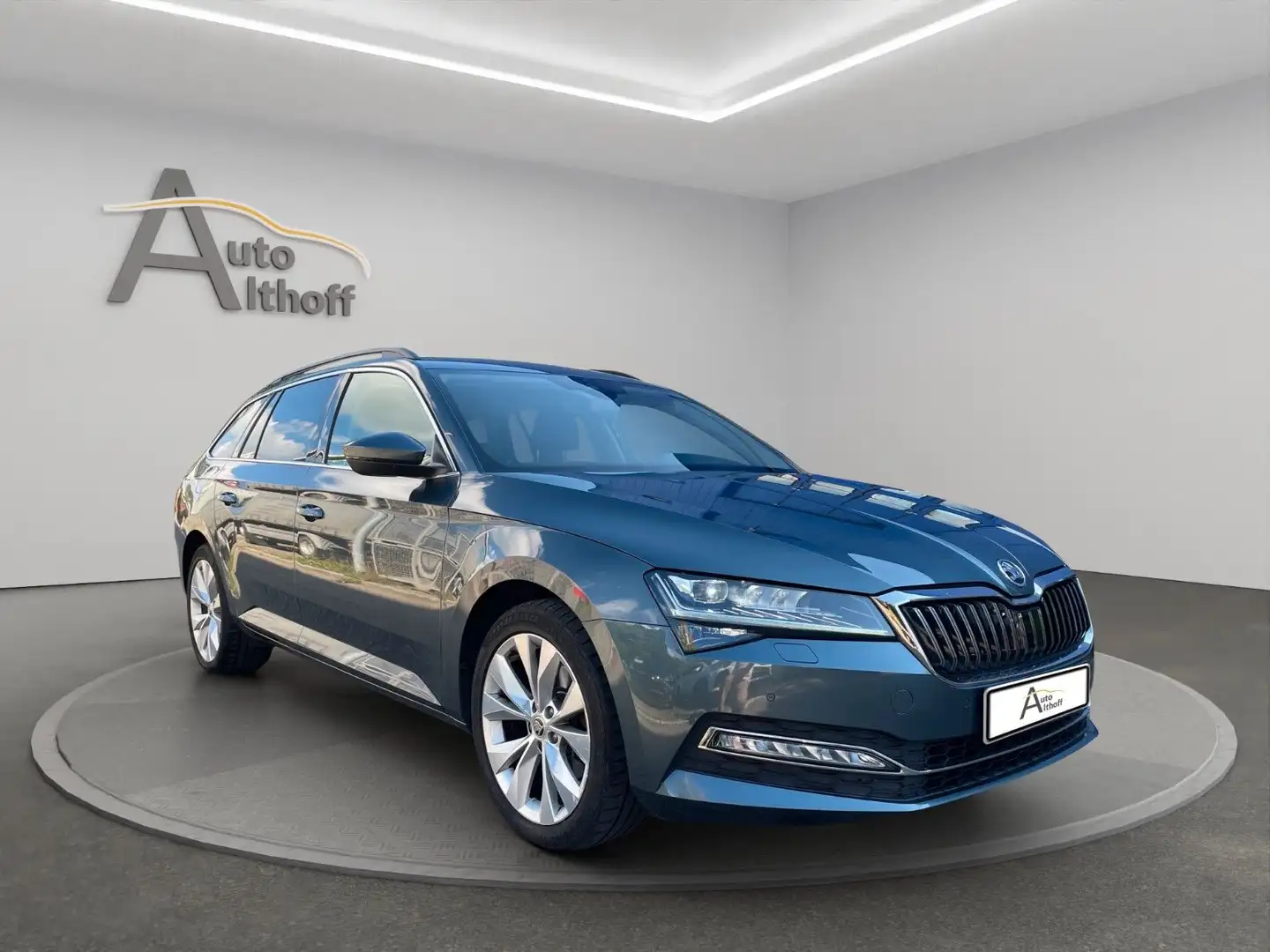 Skoda Superb Combi Style 4x4 LED KAM SHZ ACC NAV SMART Grau - 1