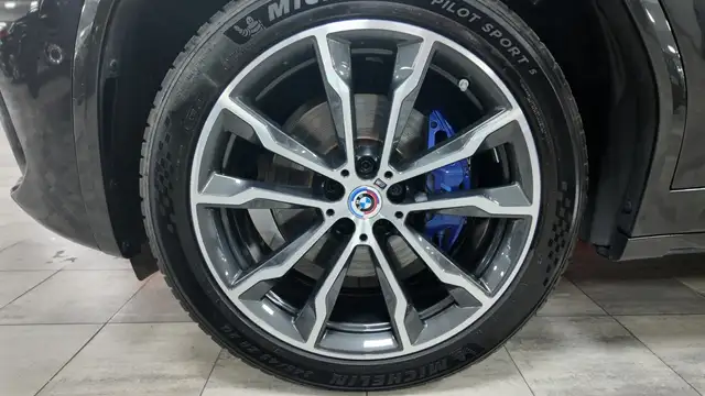 BMW X4 view 13