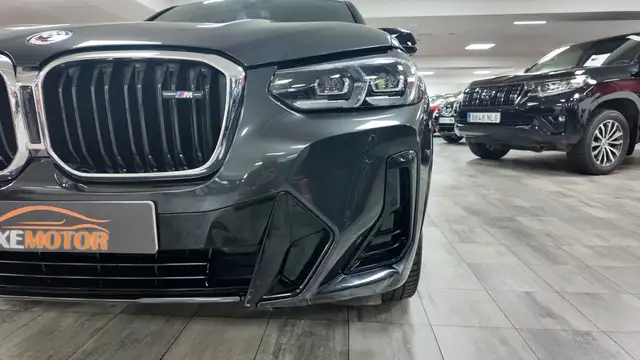 BMW X4 view 10