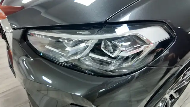 BMW X4 view 11