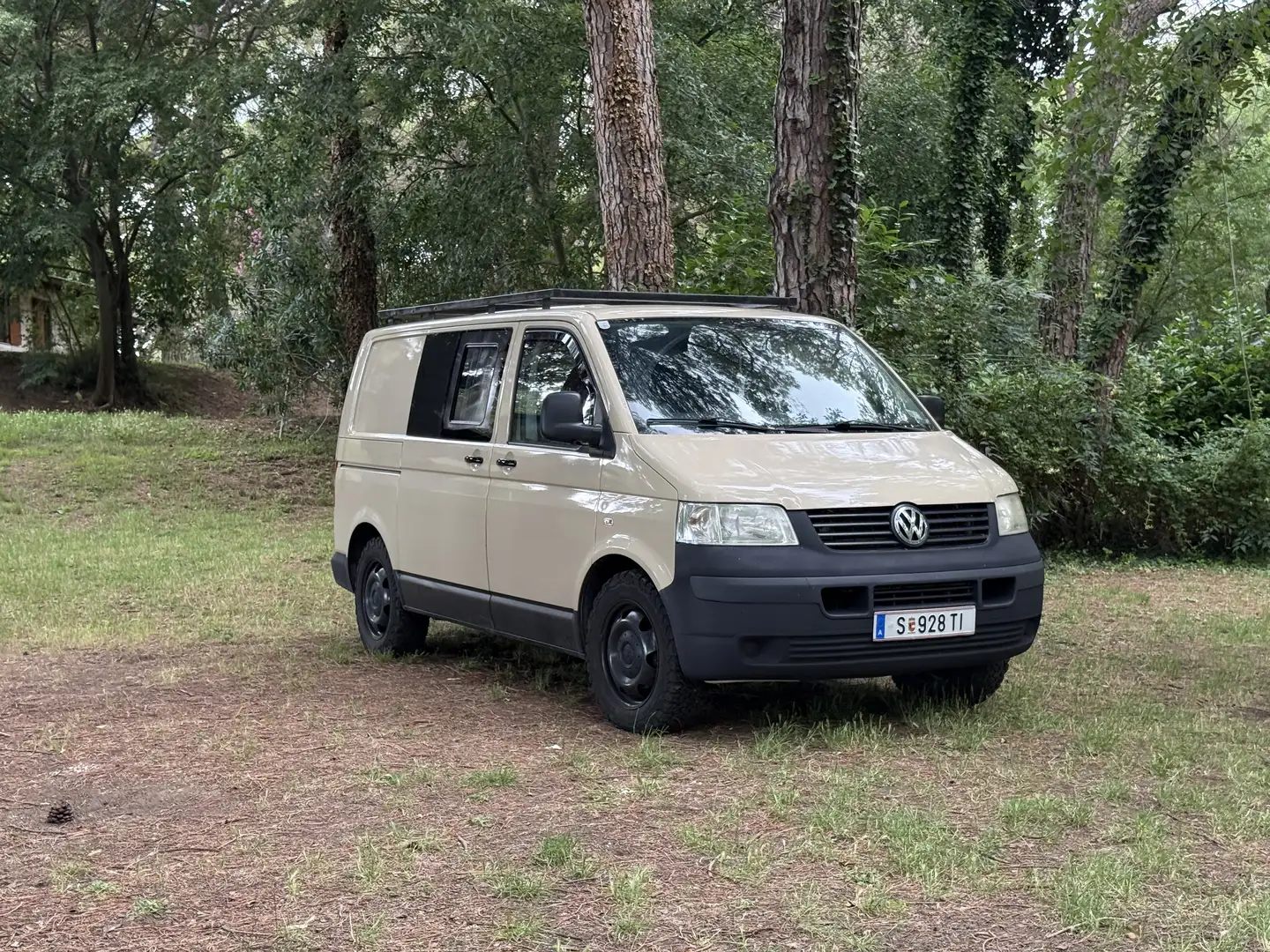 Volkswagen T5 Camper Beige - 2