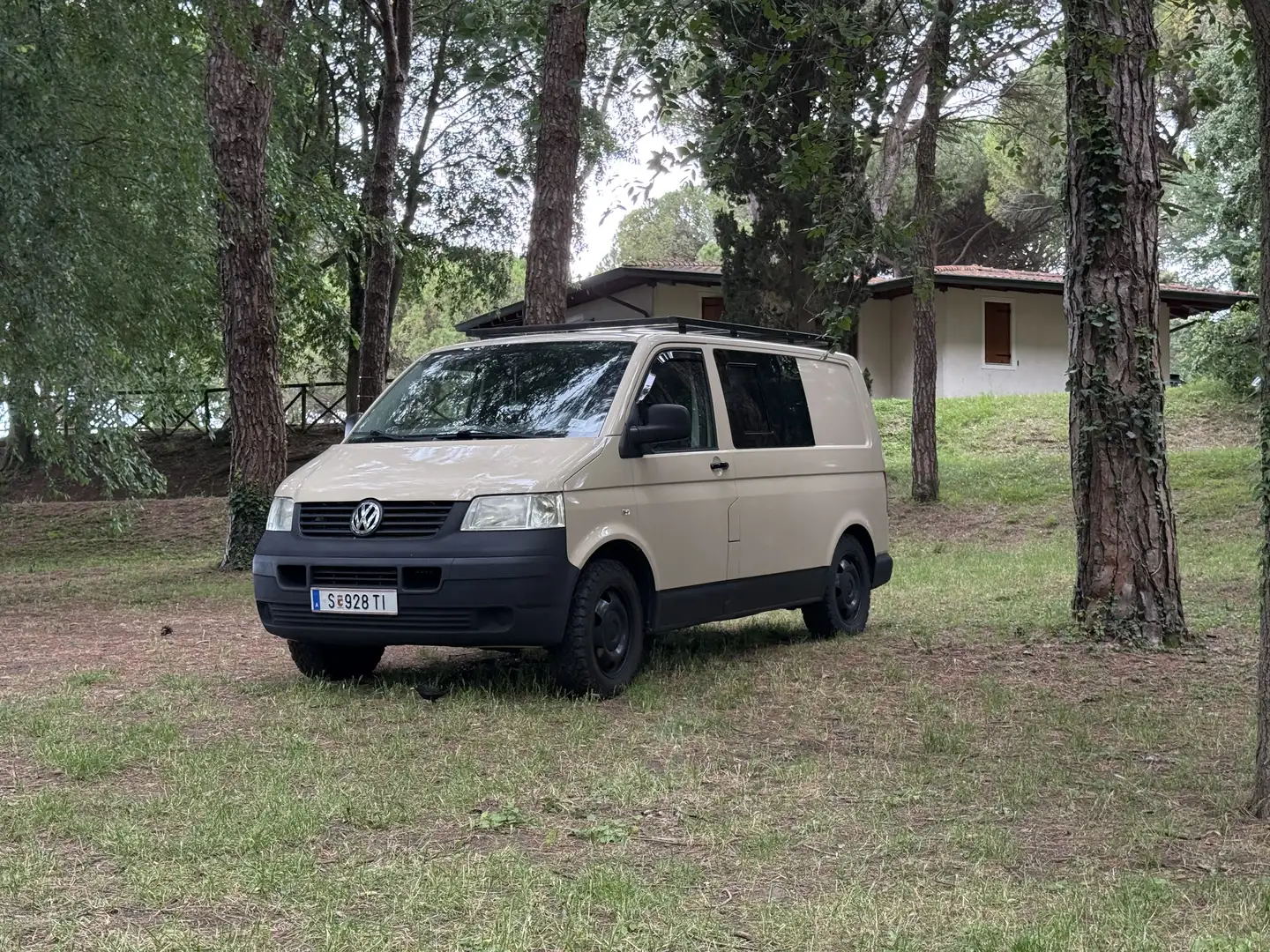 Volkswagen T5 Camper Beige - 1
