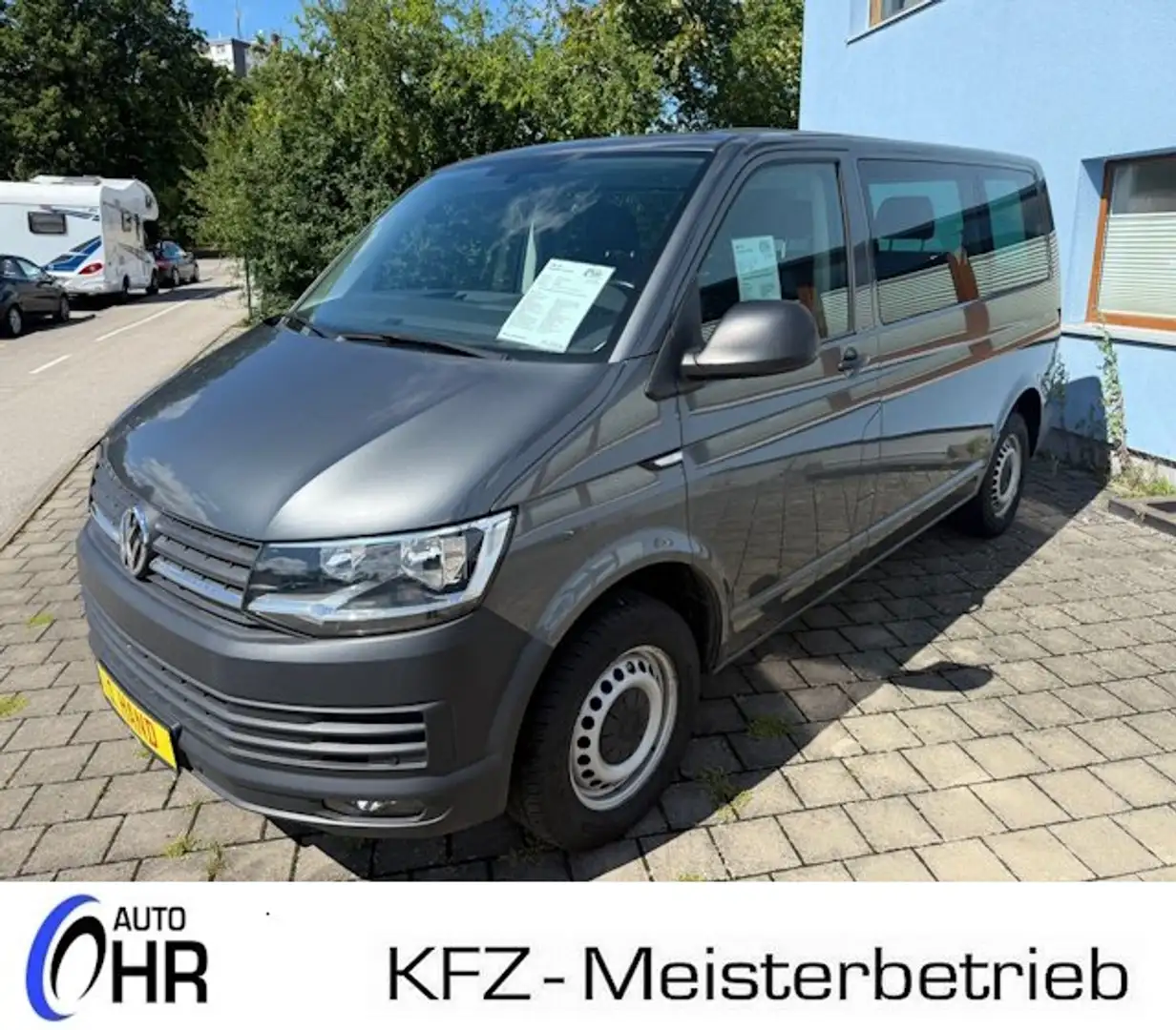 Volkswagen T6 Caravelle Trendline *Standheizung*AHK*BT*1.Hand* Grijs - 2