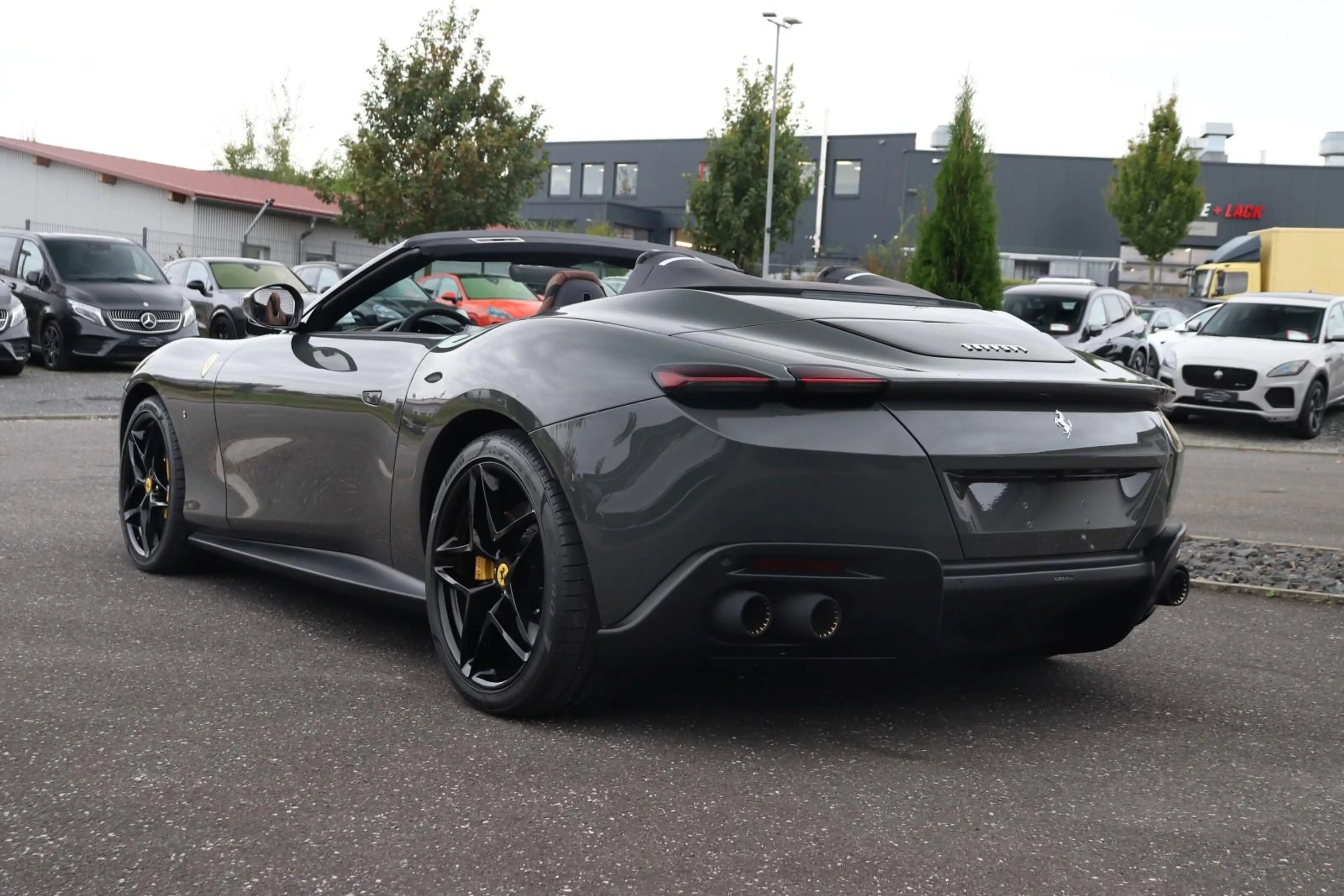 Ferrari Roma Spider +GRIGIO SCURO+SITZBELÜFT+JBL+NACKENWÄRMER+
