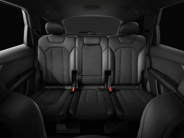 Audi Q7 view 11