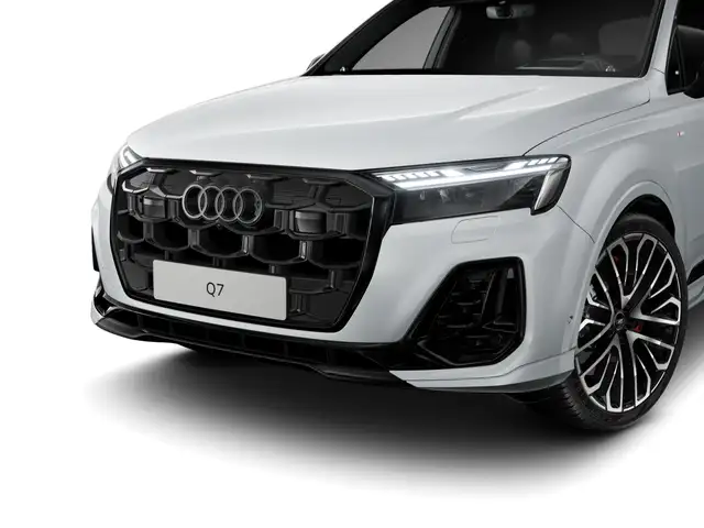 Audi Q7 view 8