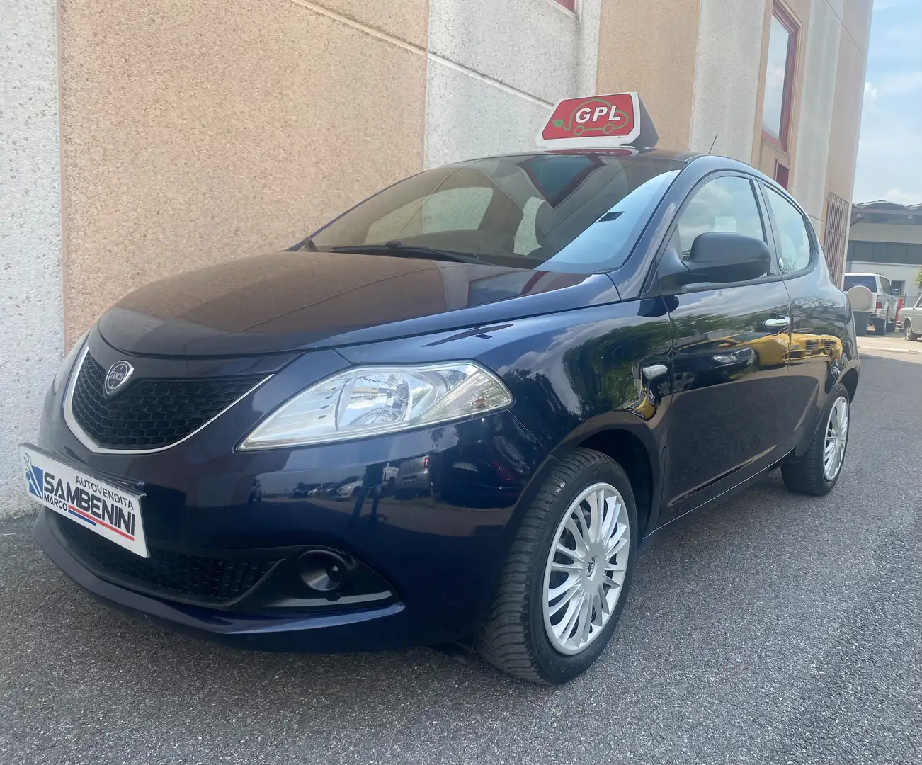 Lancia Ypsilon Ypsilon 1.2 Gold ecochic Gpl 69cv Bleu - 1