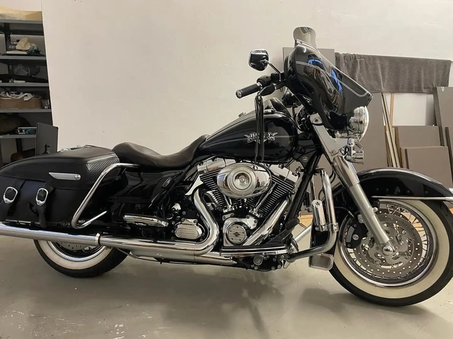 Harley-Davidson Road King Classic FLHRC Negro - 1