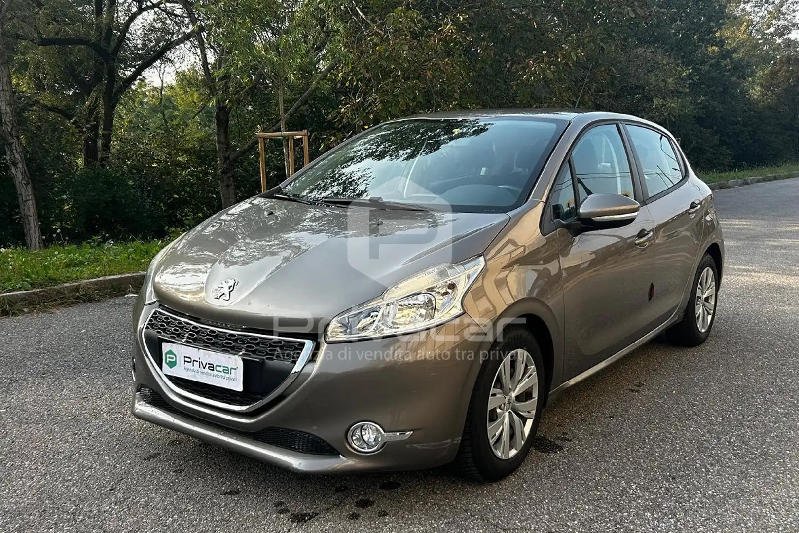 Peugeot 208 1.4 VTi 95 CV 5p. GPL Active Geel - 1