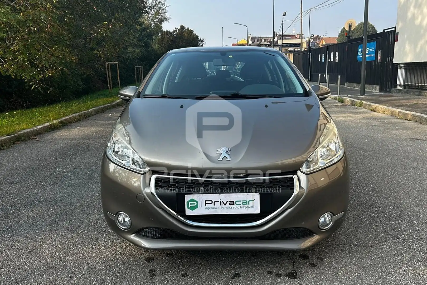 Peugeot 208 1.4 VTi 95 CV 5p. GPL Active Geel - 2