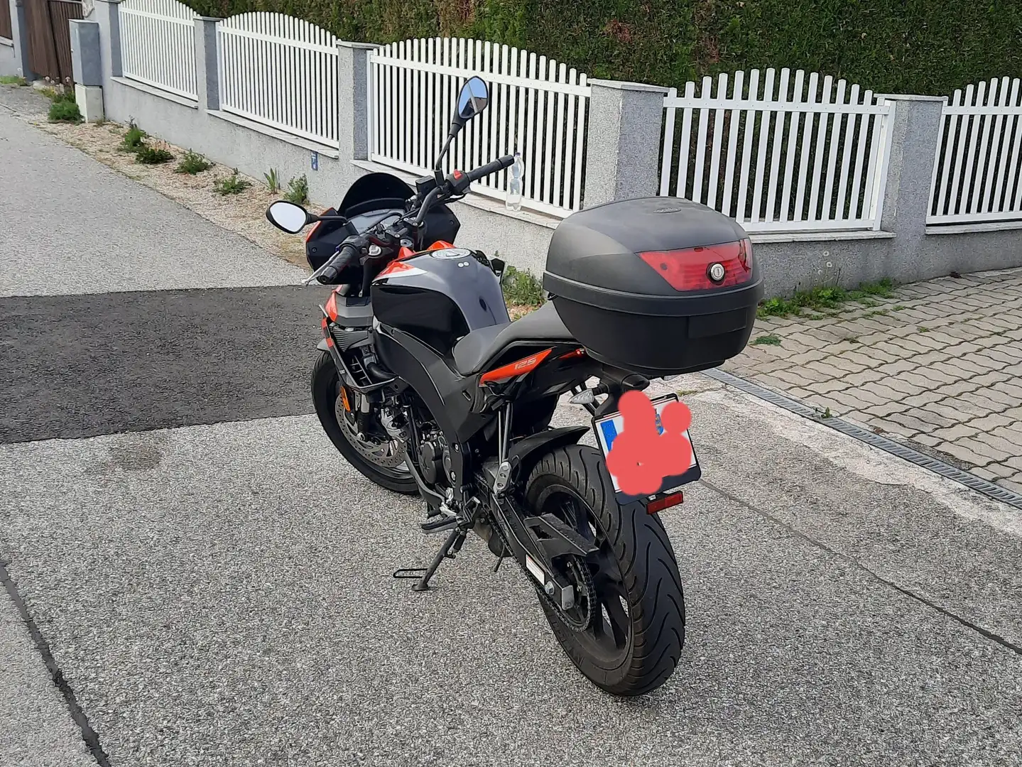 Aprilia Tuono Чорний - 1