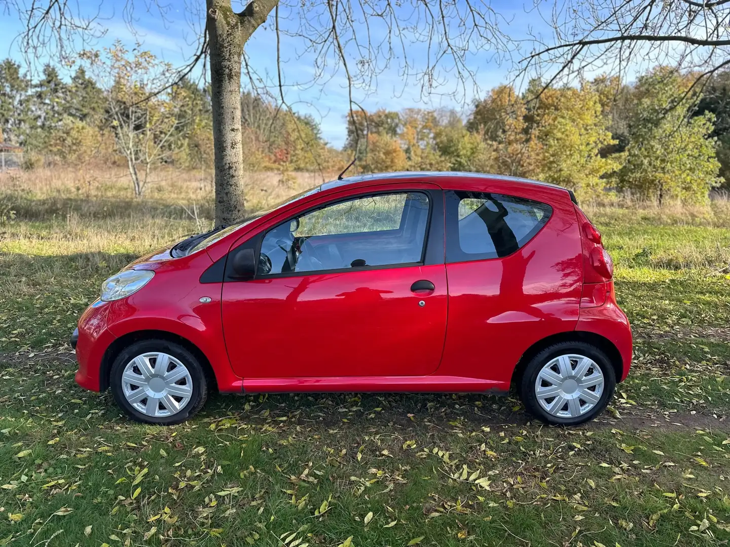 Peugeot 107 1.0-12V XR apk t/m 10-11-2026 Rot - 2