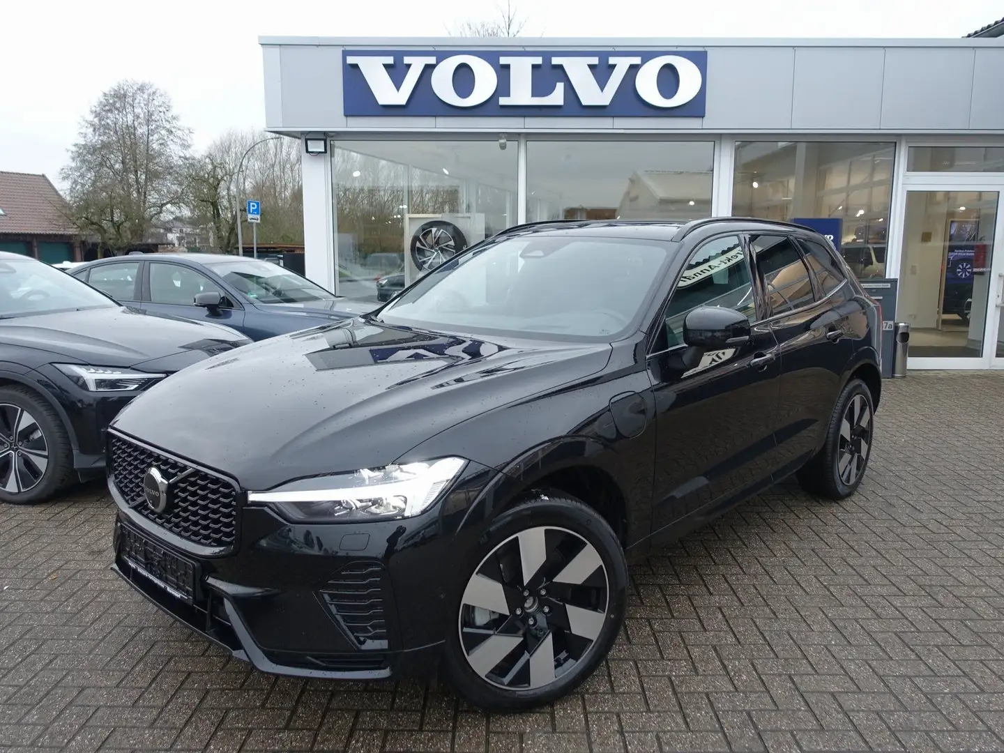 Volvo XC60 Plus T6 AWD Plug-in Hybrid/HeadUp/360°Cam Schwarz - 1