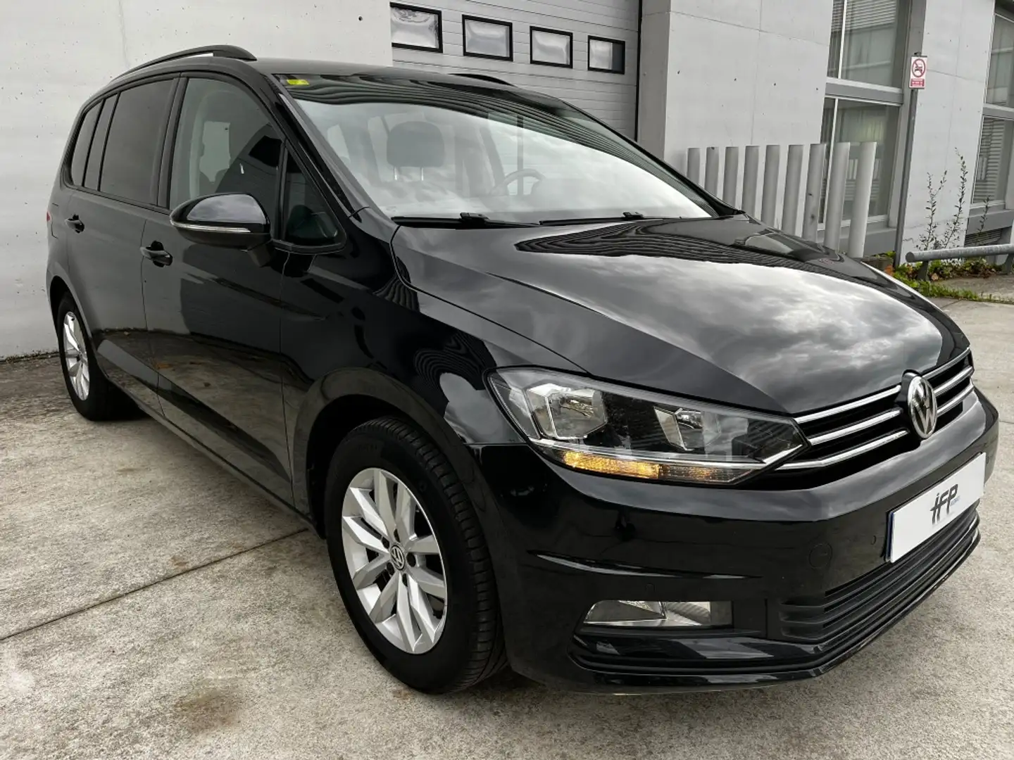 Volkswagen Touran 1.6TDI CR BMT Advance 85kW Negro - 1