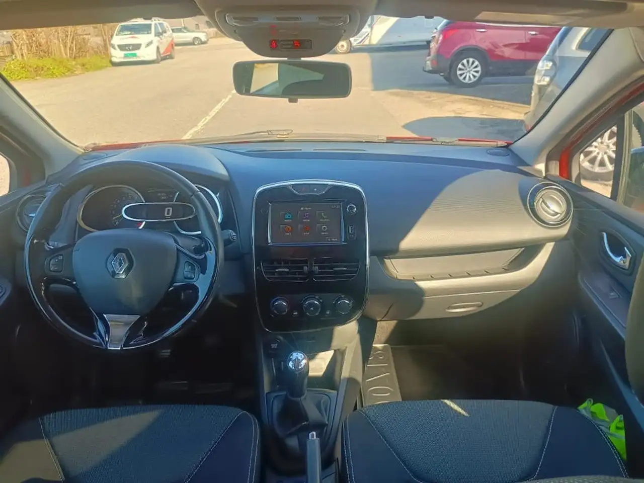 Renault Clio Citadine 5 portes — photo 14
