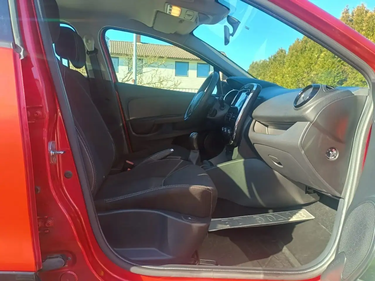 Renault Clio Citadine 5 portes — photo 16