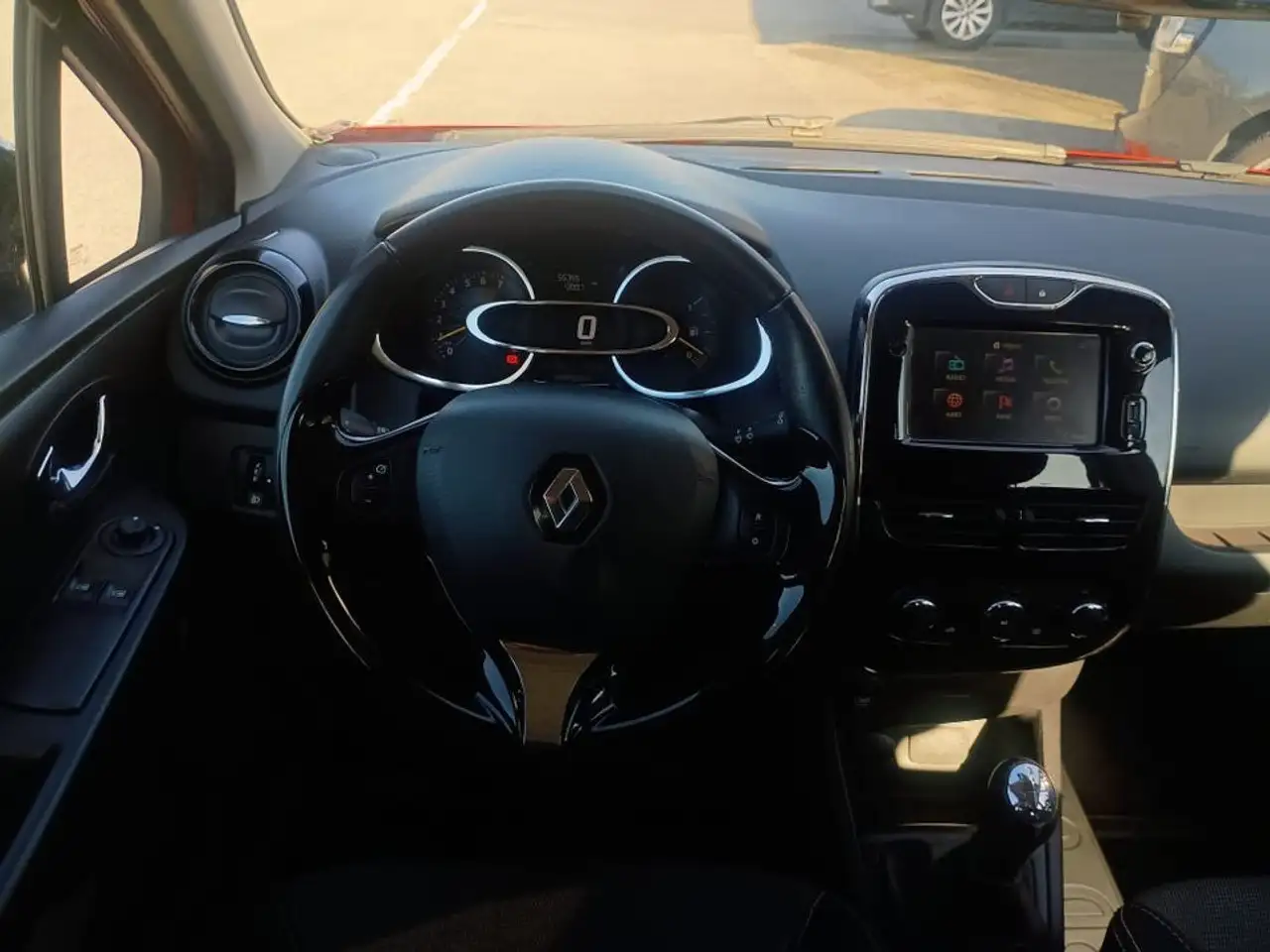 Renault Clio Citadine 5 portes — photo 17