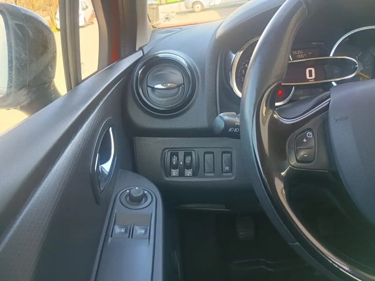 Renault Clio Citadine 5 portes — photo 19