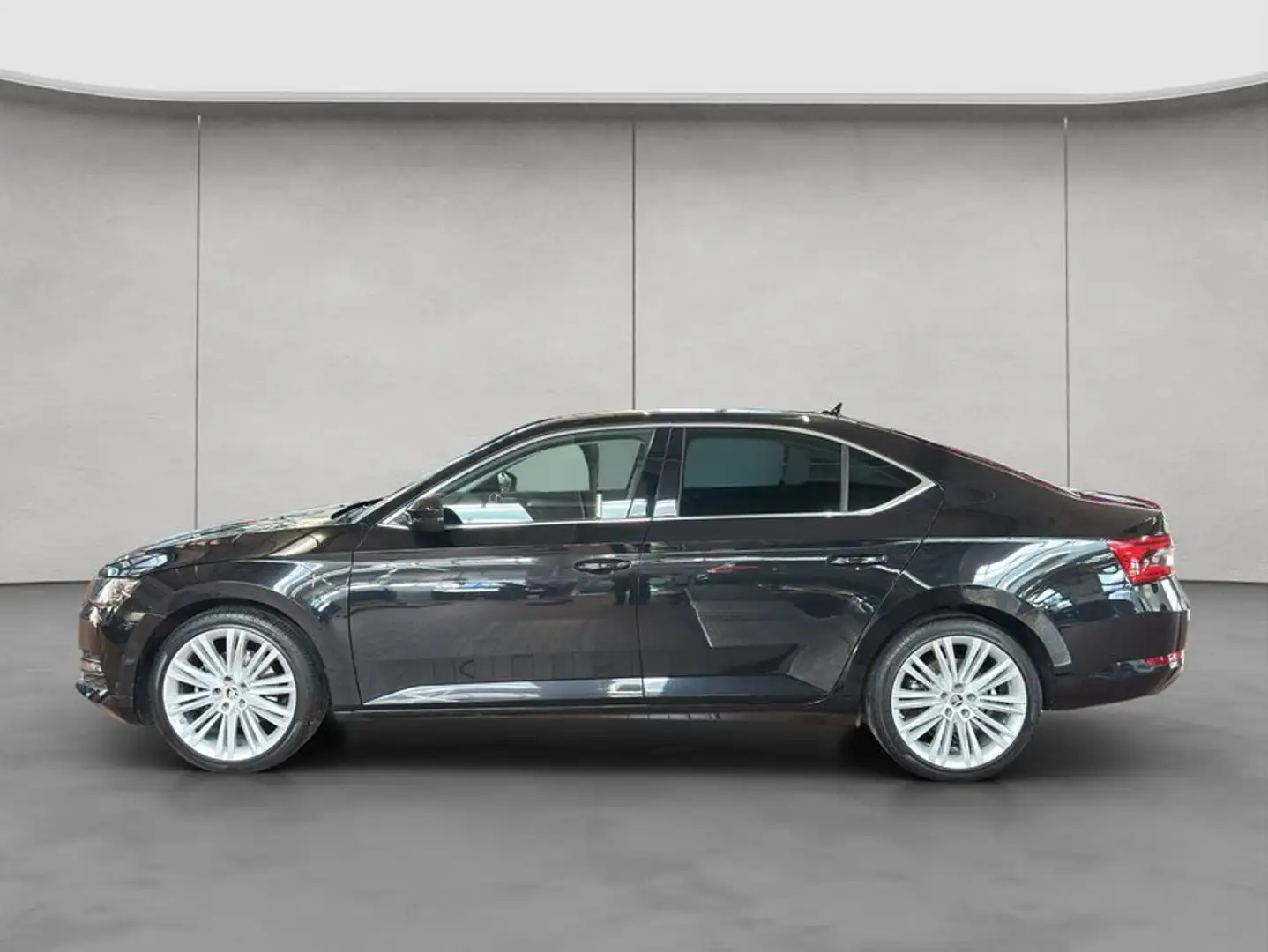 Skoda Superb 2.0 TSI DSG Style Schwarz - 2