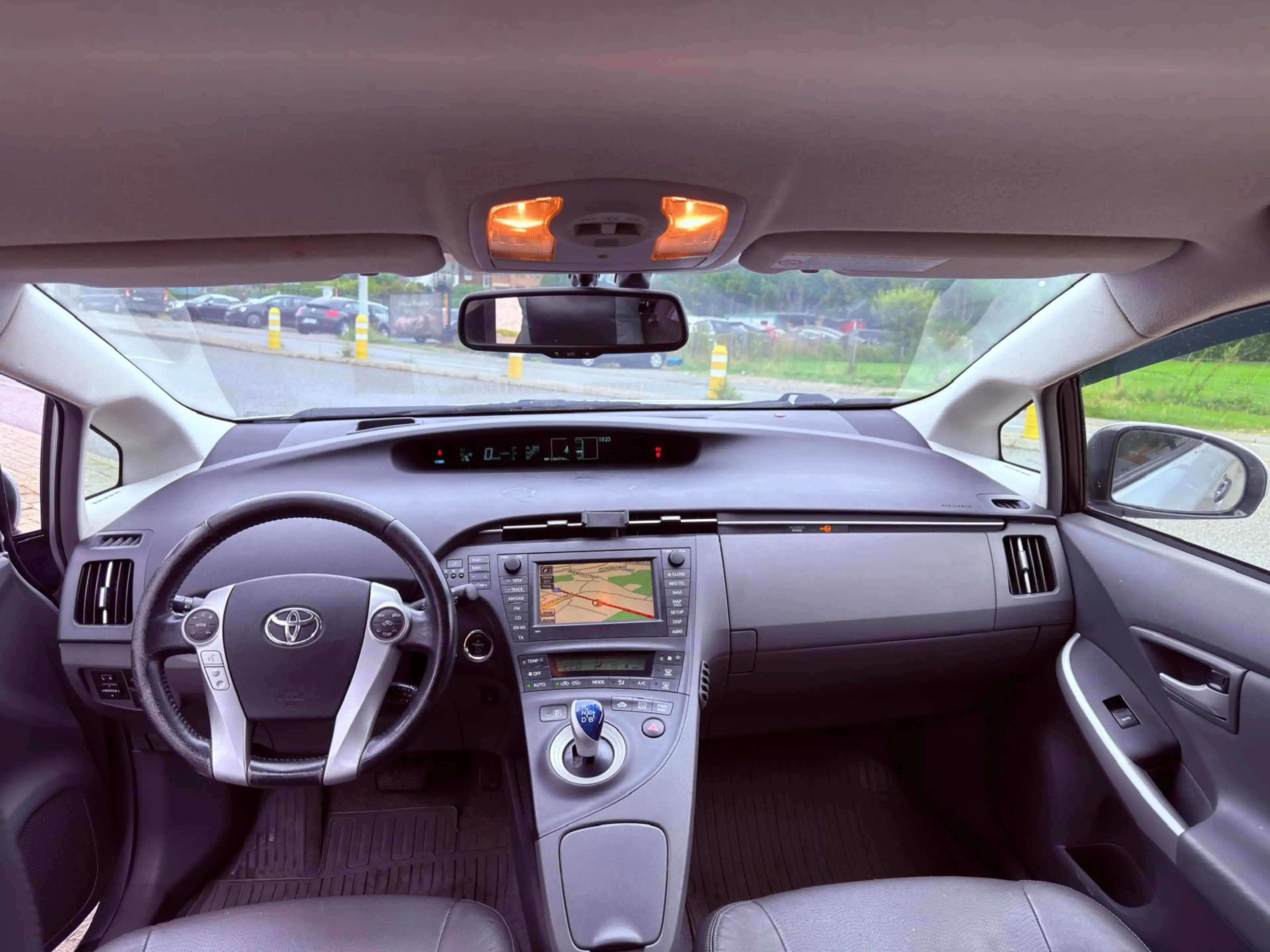 Toyota Prius Prius Hybrid 1.8i VVT-i Sol — photo 7