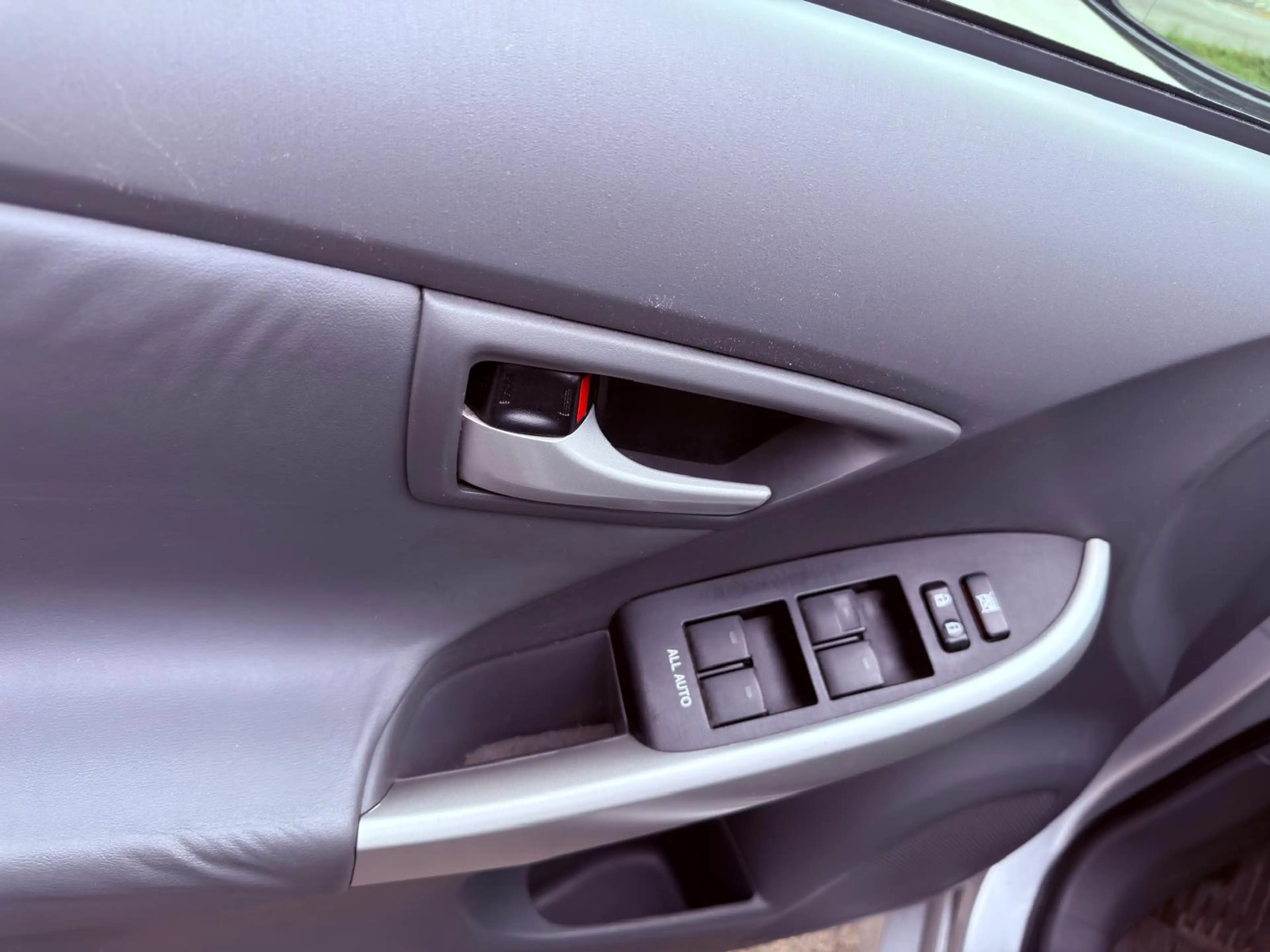 Toyota Prius Prius Hybrid 1.8i VVT-i Sol — photo 11