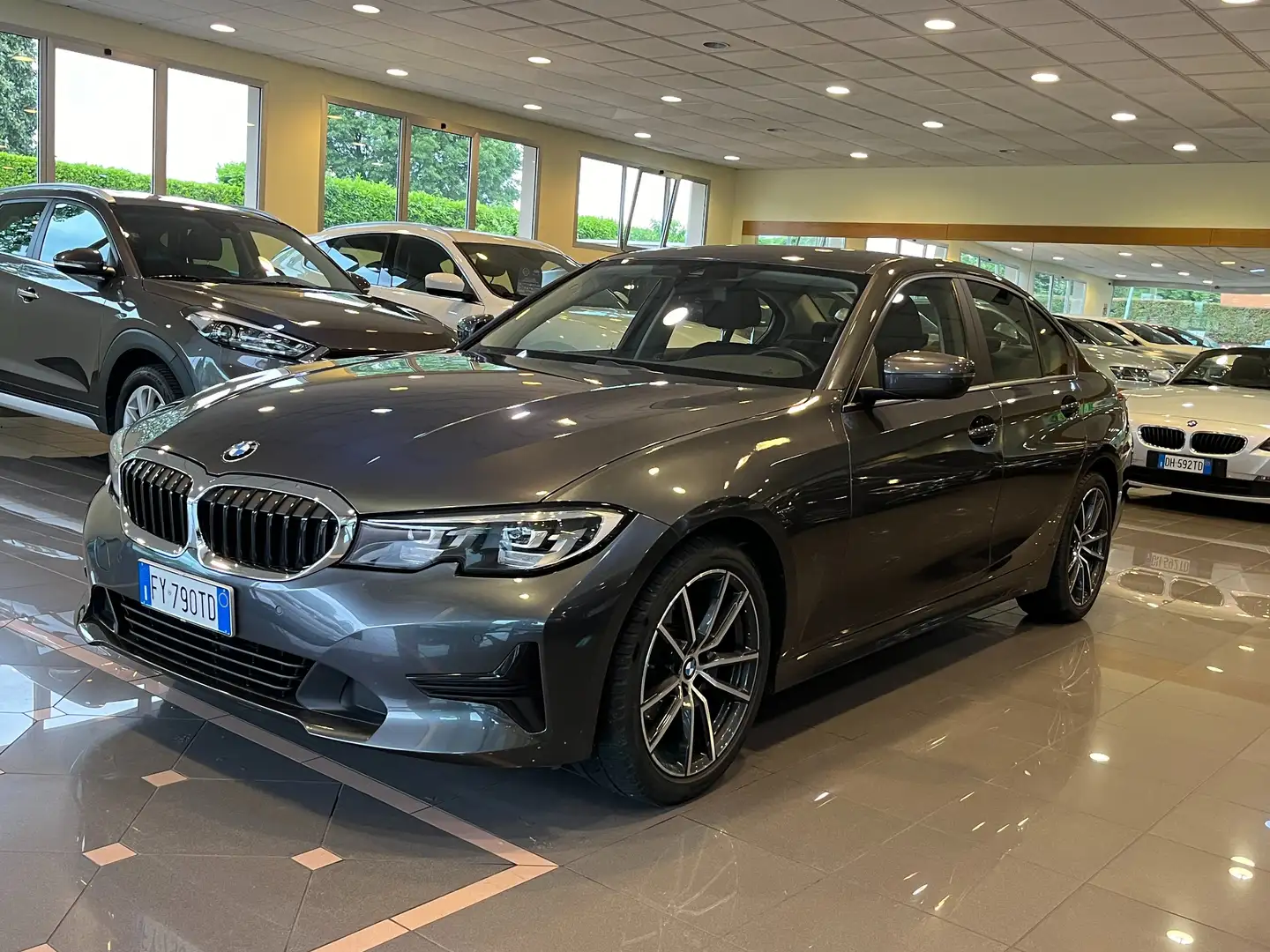 BMW 318 D Business Advantage 2019! 100.000 KM!!! Grijs - 1