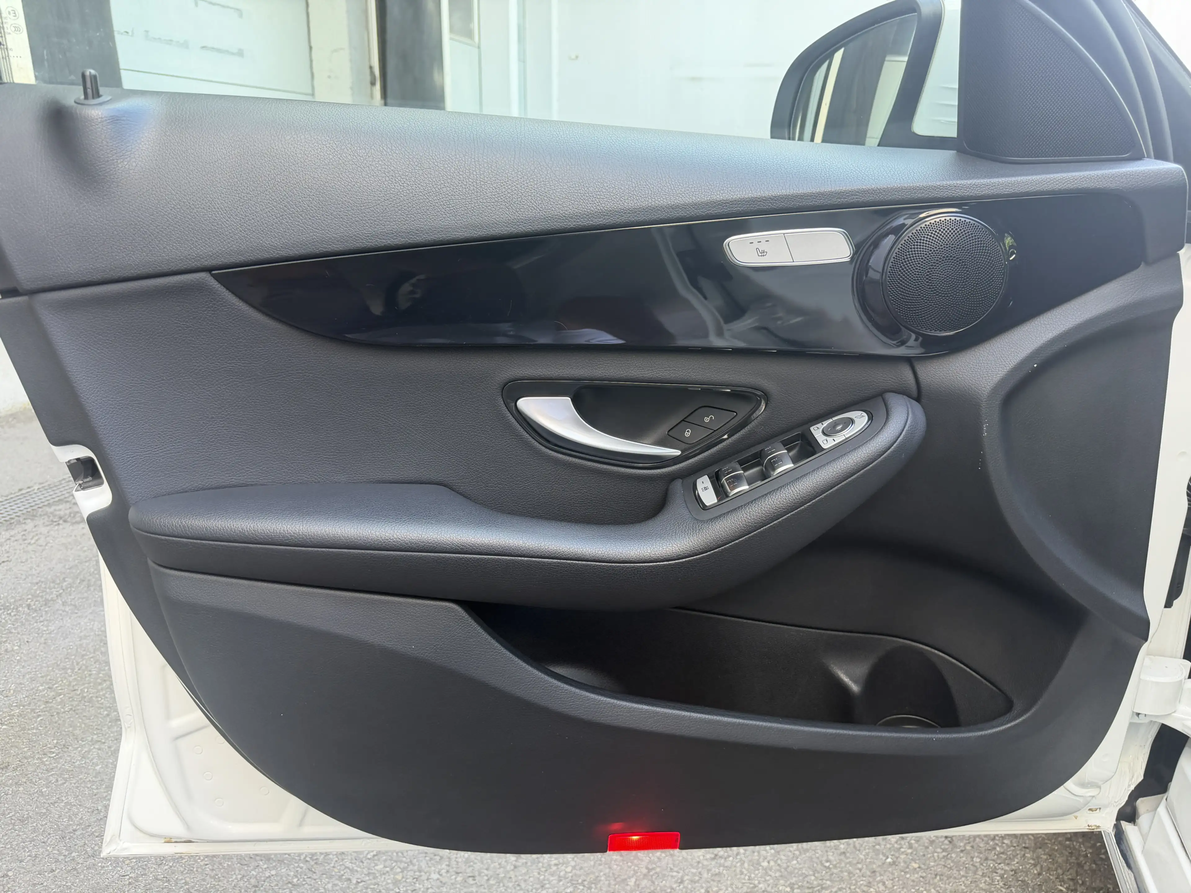 Mercedes-Benz C 200 D LED Distronic Comand Sitzheizung PDC — photo 11