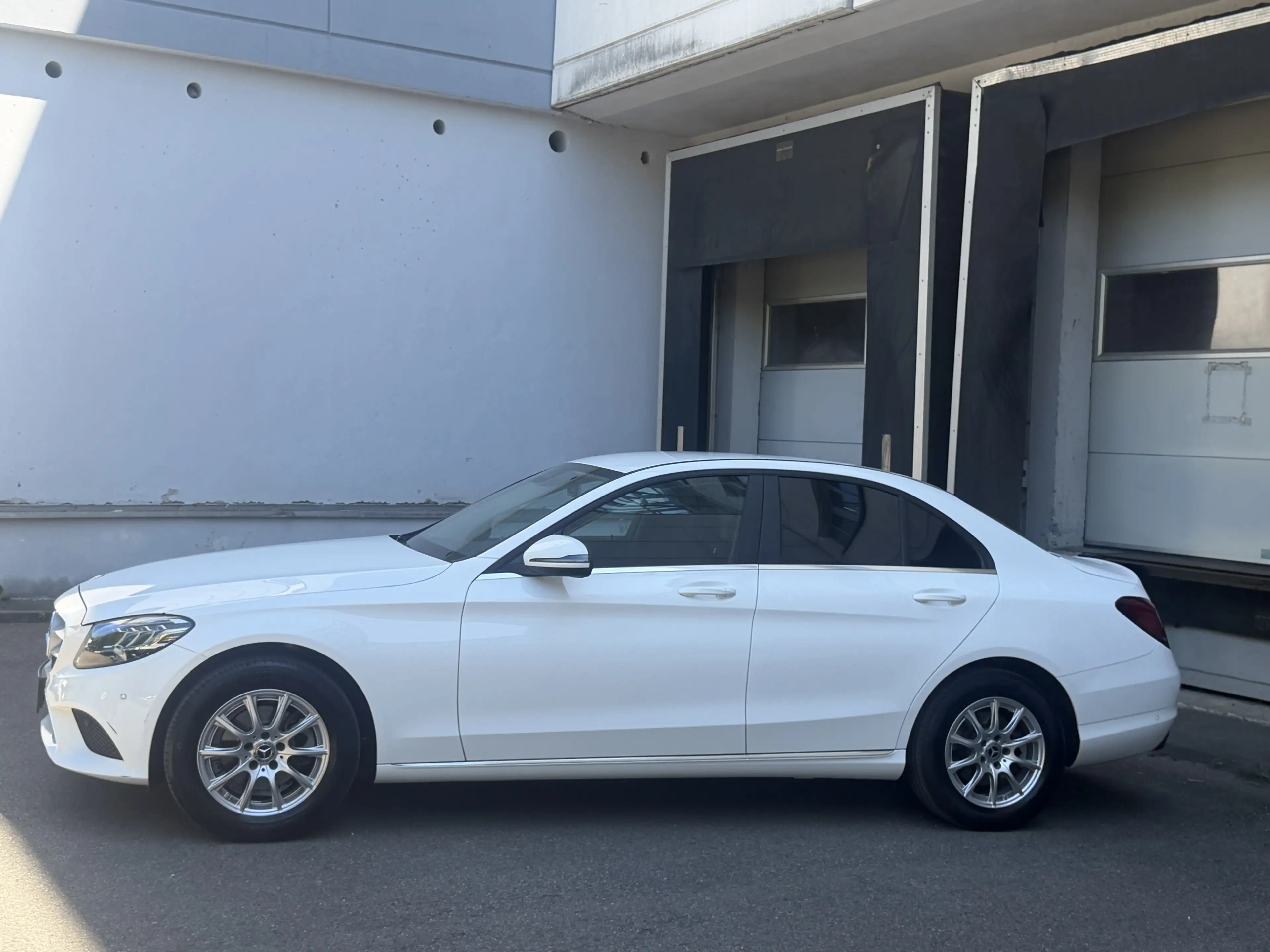 Mercedes-Benz C 200 D LED Distronic Comand Sitzheizung PDC — photo 3