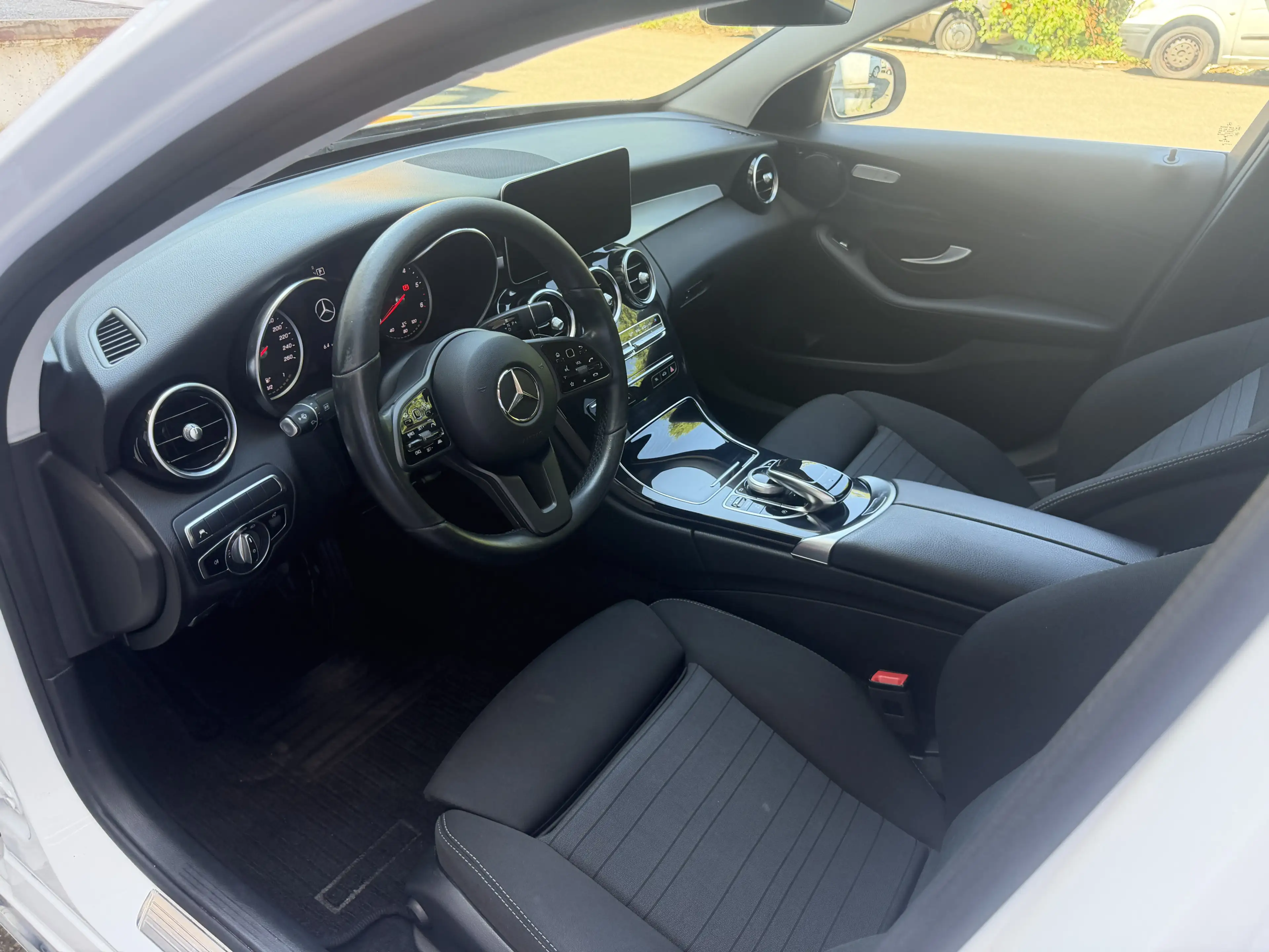 Mercedes-Benz C 200 D LED Distronic Comand Sitzheizung PDC — photo 12