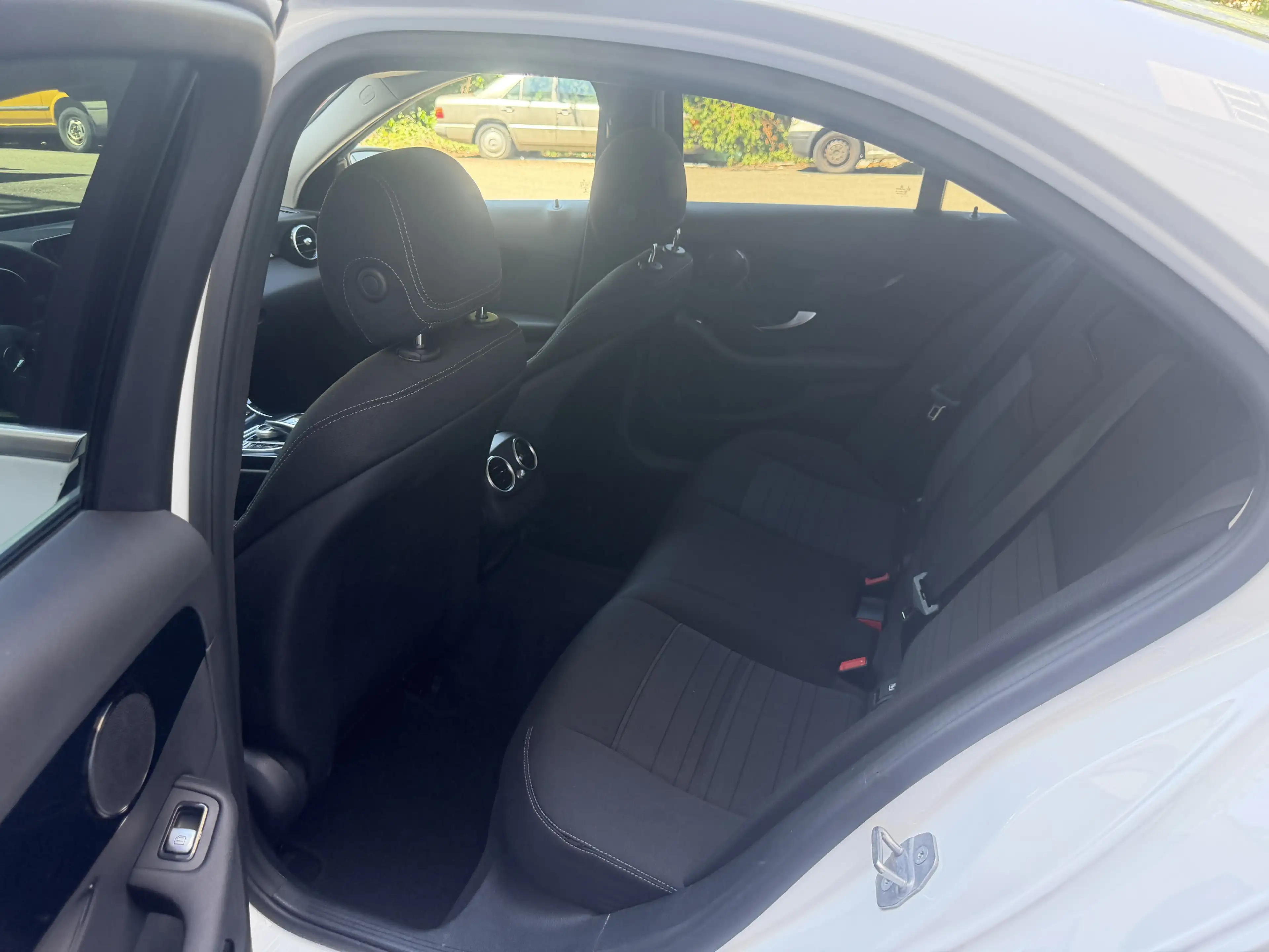 Mercedes-Benz C 200 D LED Distronic Comand Sitzheizung PDC — photo 14