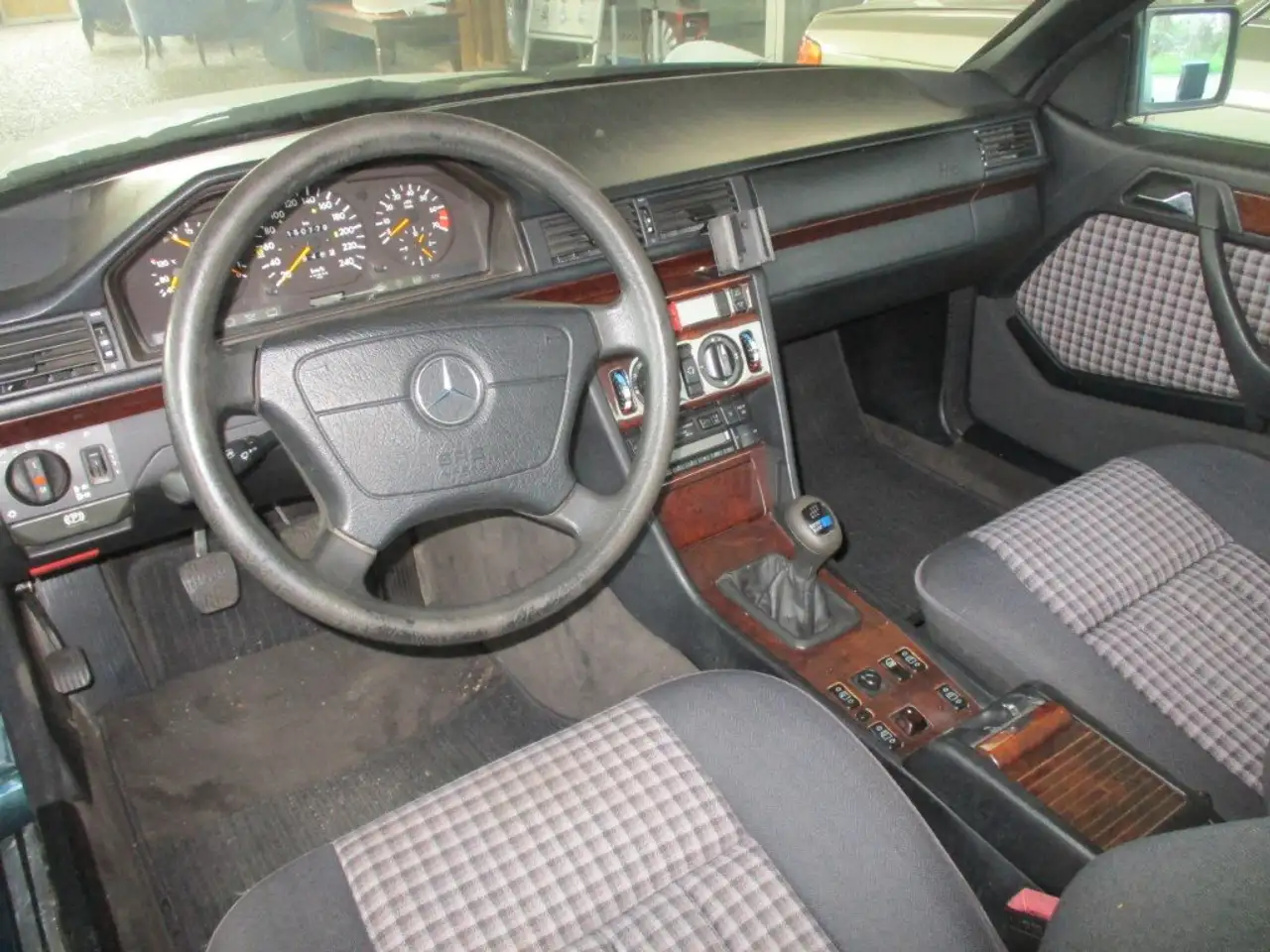 Mercedes-Benz E 200 Cabrio 124C, foto 5