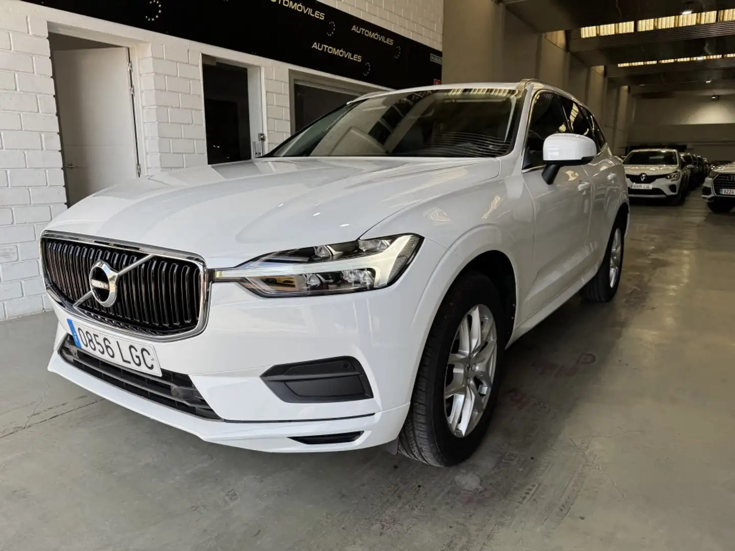 Volvo XC60 D4 Momemtum Pro Aut. Blanc - 1