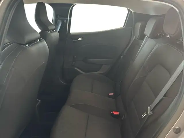 Renault Clio view 15