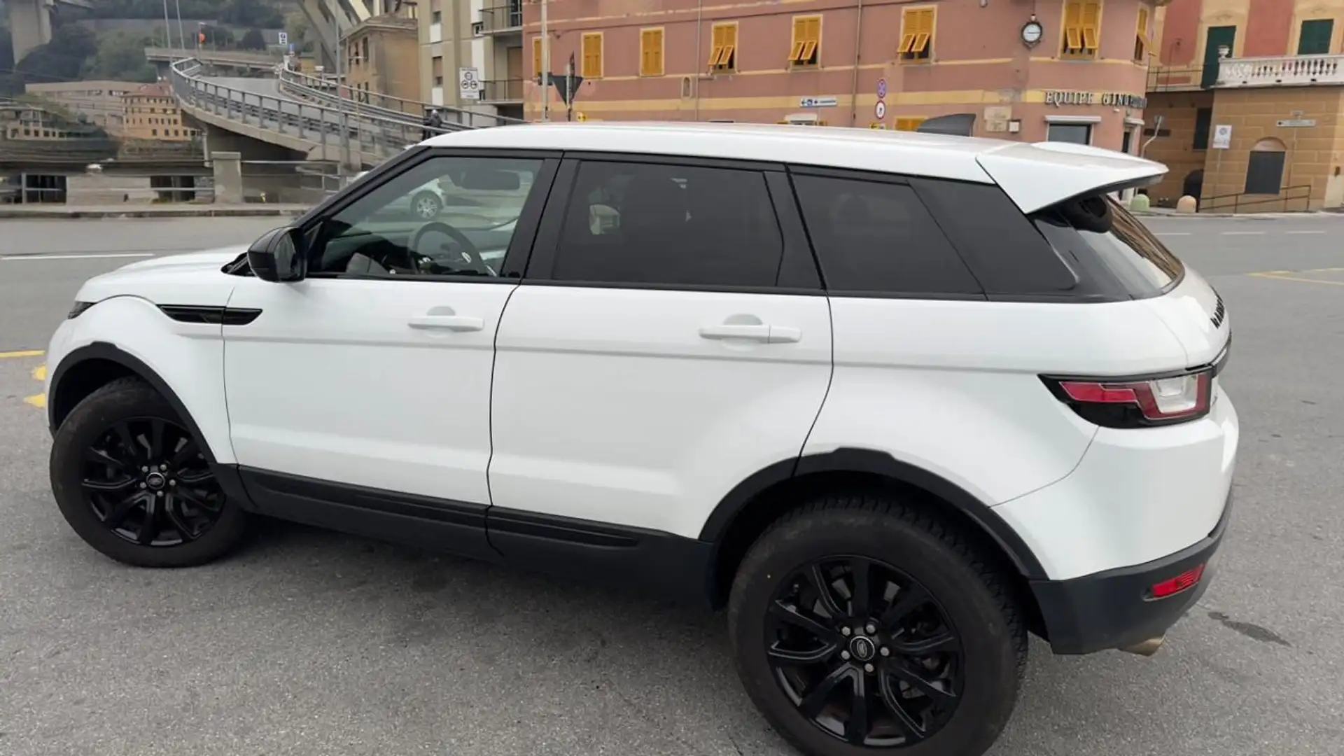 Land Rover Range Rover Evoque 2.0 eD4 5p. SE Wit - 2
