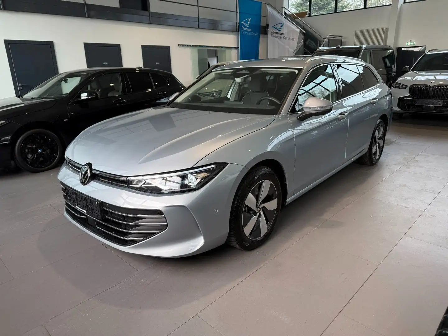 Volkswagen Passat Variant 2.0 TDI DSG Business AHK,ACC,KAM Silber - 1