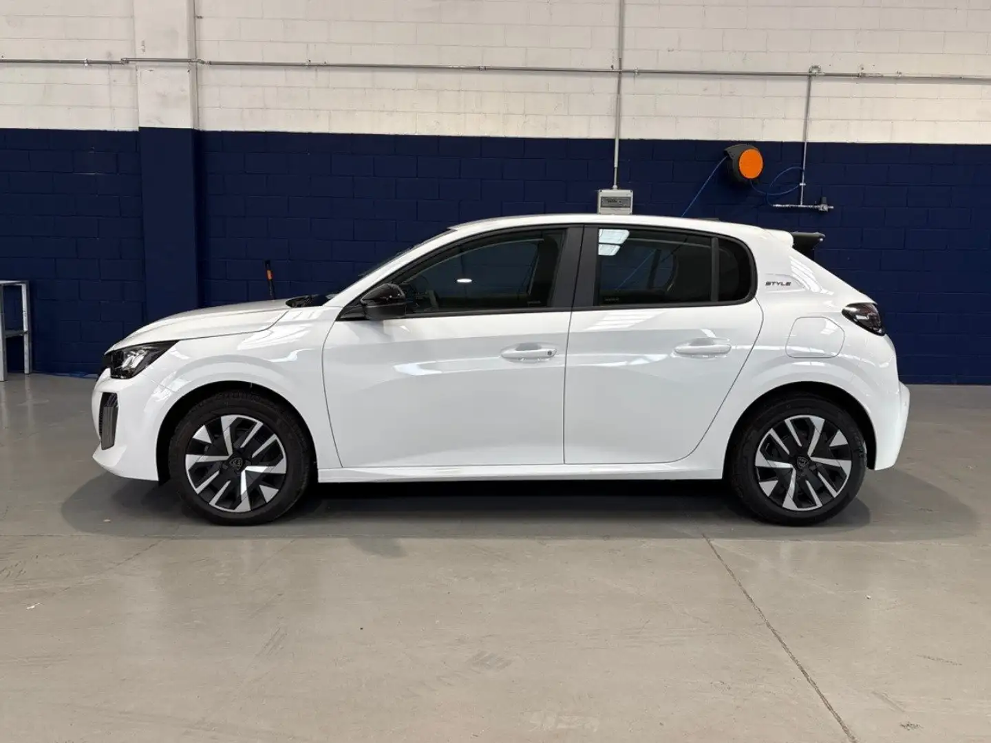 Peugeot 208 Style Hybrid 100 e-DCS6 auto Bianco - 2