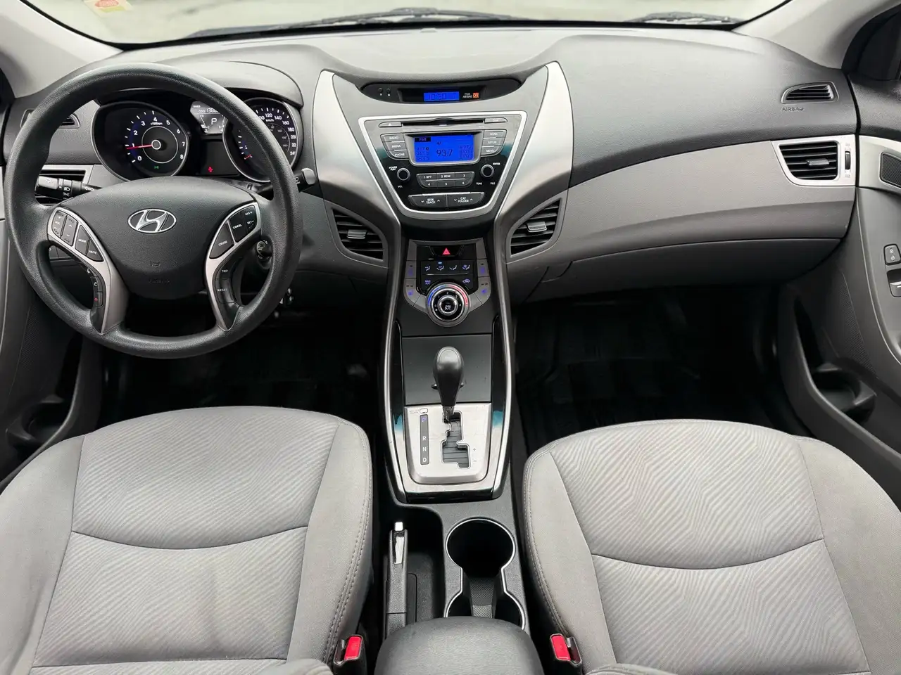 Hyundai ELANTRA снимка Hyundai ELANTRA