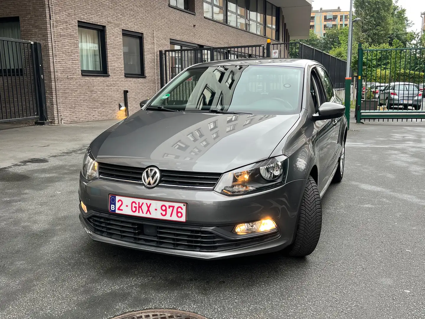 Volkswagen Polo 1.2 TSI Trendline BMT Gris - 2